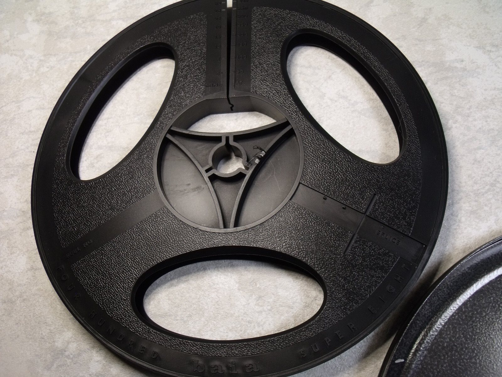 Vintage baia Plastic Super 8 400′ 8MM Film Movie Reel w/ PRO metal case