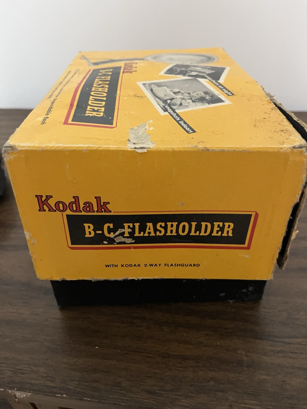 Isoflash-Rapid C Camera + Kodak B-C Flash Holder w/ Box & Bulbs – As-Is