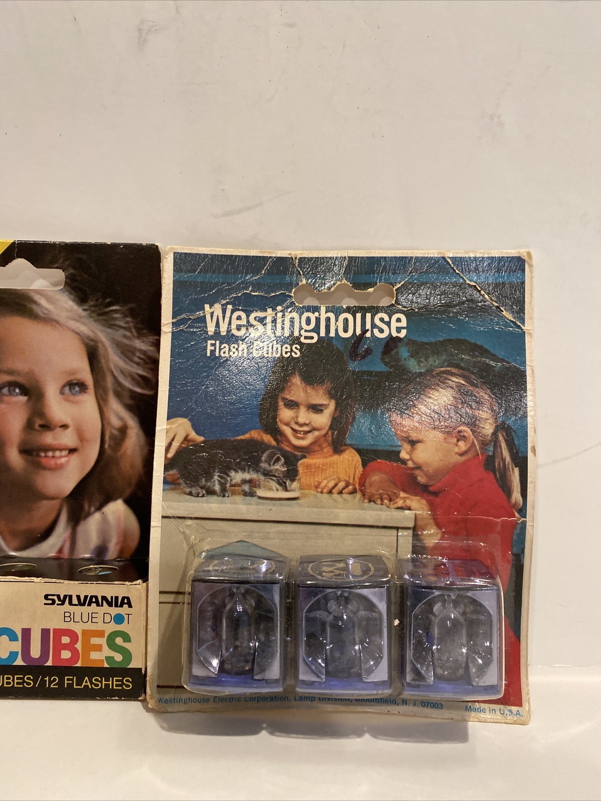 9 Sylvania BLUE DOT & Westinghouse Flash cubes. 36 total flashes Lot new￼