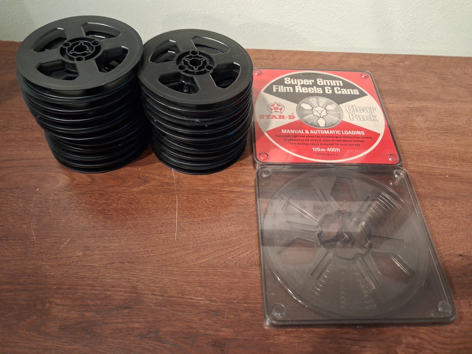 Lot of 21 Empty Vintage Plastic 8mm/Super8 Film Reels (19) 5″ + (2) 7″ w/Cases