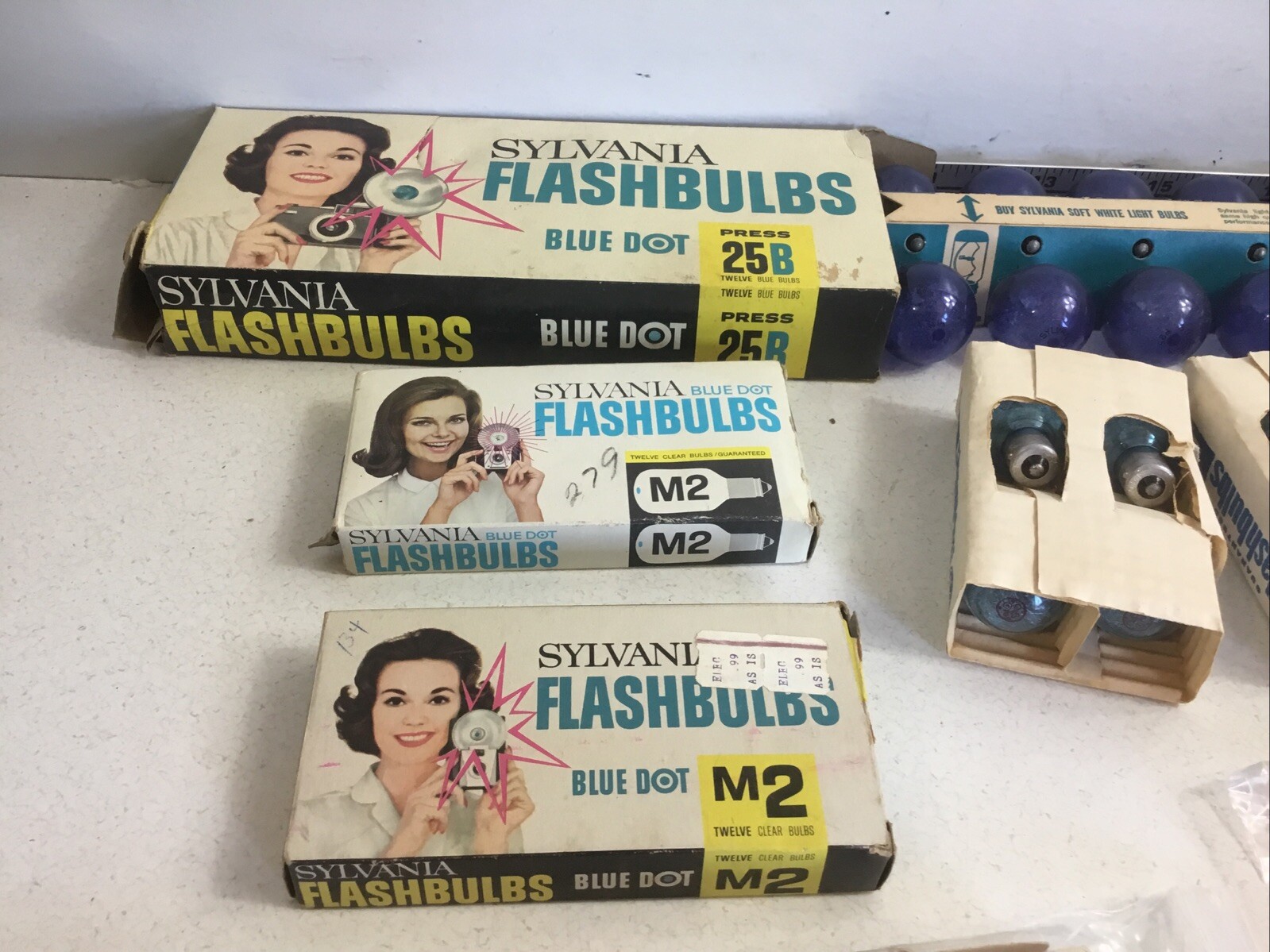 Vintage Camera Flash Bulbs Mix Sylvania 25B GE #5 5B AG-1 Blue Dot M2 M3 M3B M2B