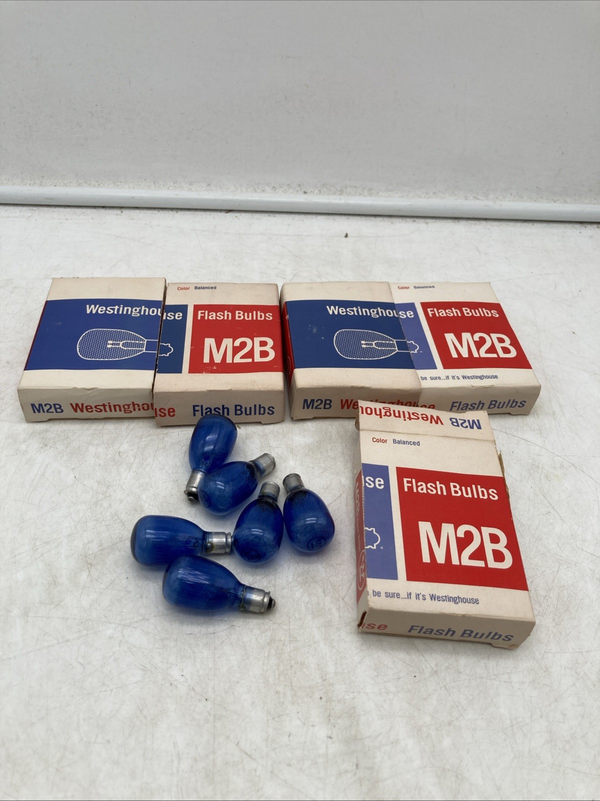 Vintage NEW Old Stock LOT of 30 Westinghouse M2B FLASH BULBS