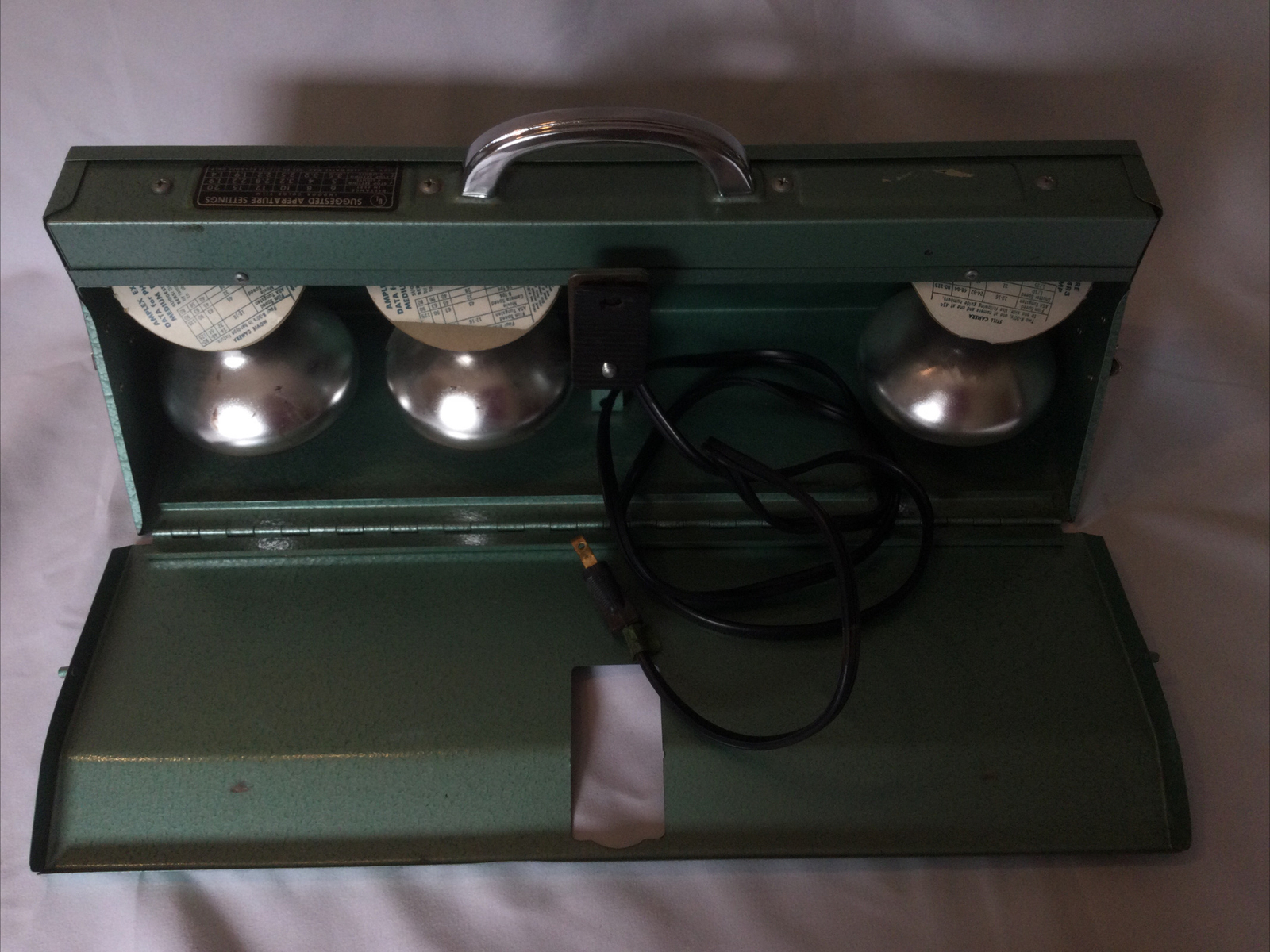 Vintage V-PAK 4 Bulb Light Bar For Photograph Film Camera Tested Working