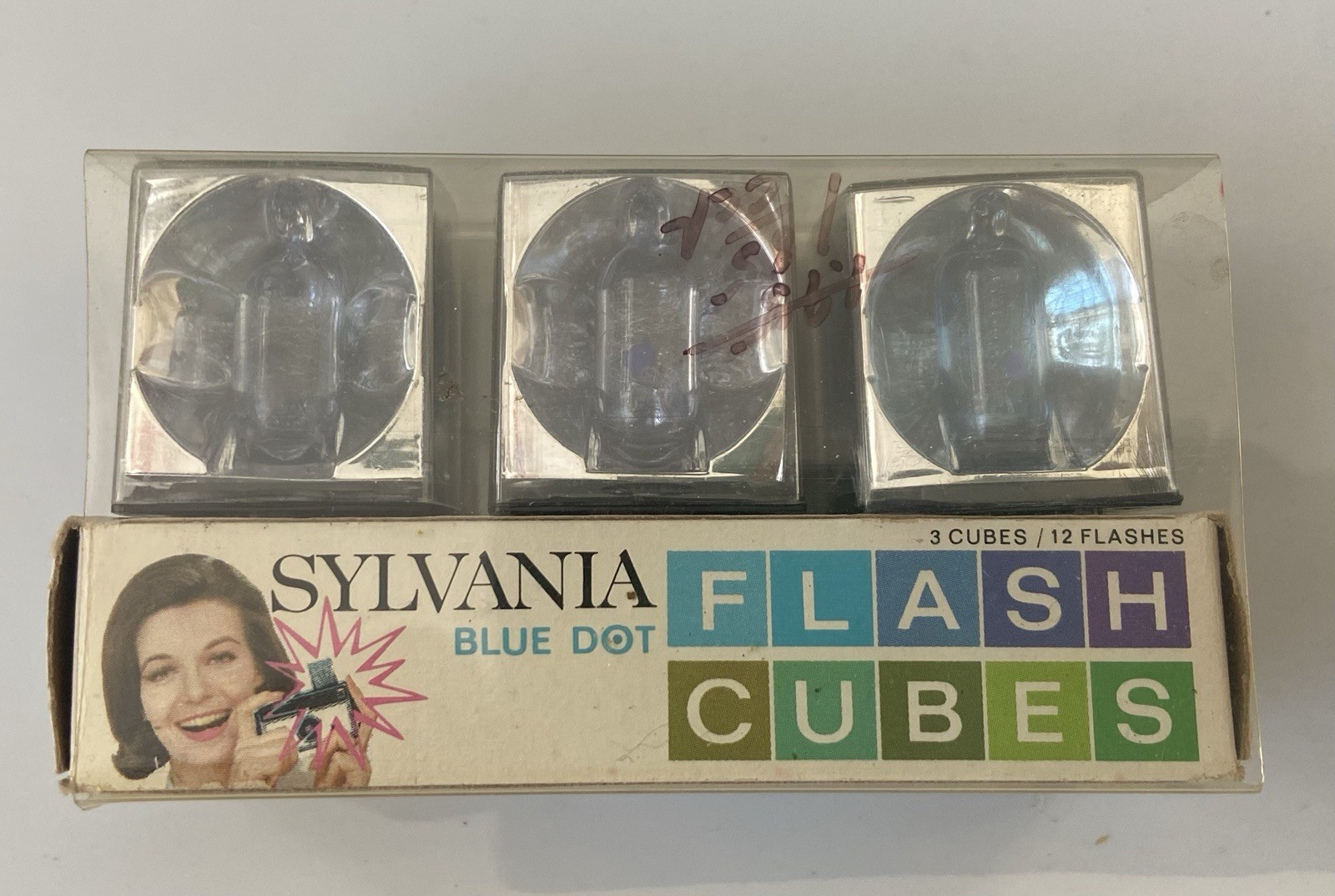 Flashcubes Sylvania Blue Dot 3 Cubes, 12 Flashes Vintage Camera Photo