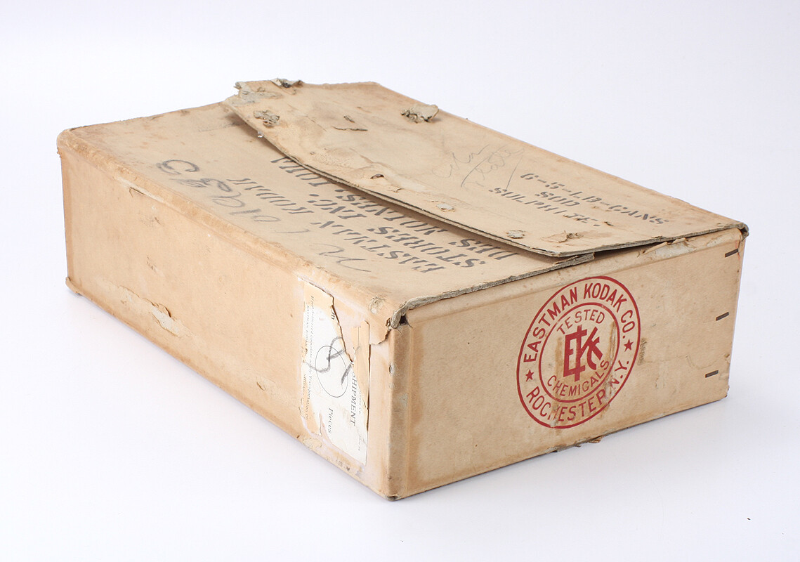 KODAK EMPTY SHIPPING BOX, FOR SIX 5LB CANS OF SOD. SULPHITE/cks/195898
