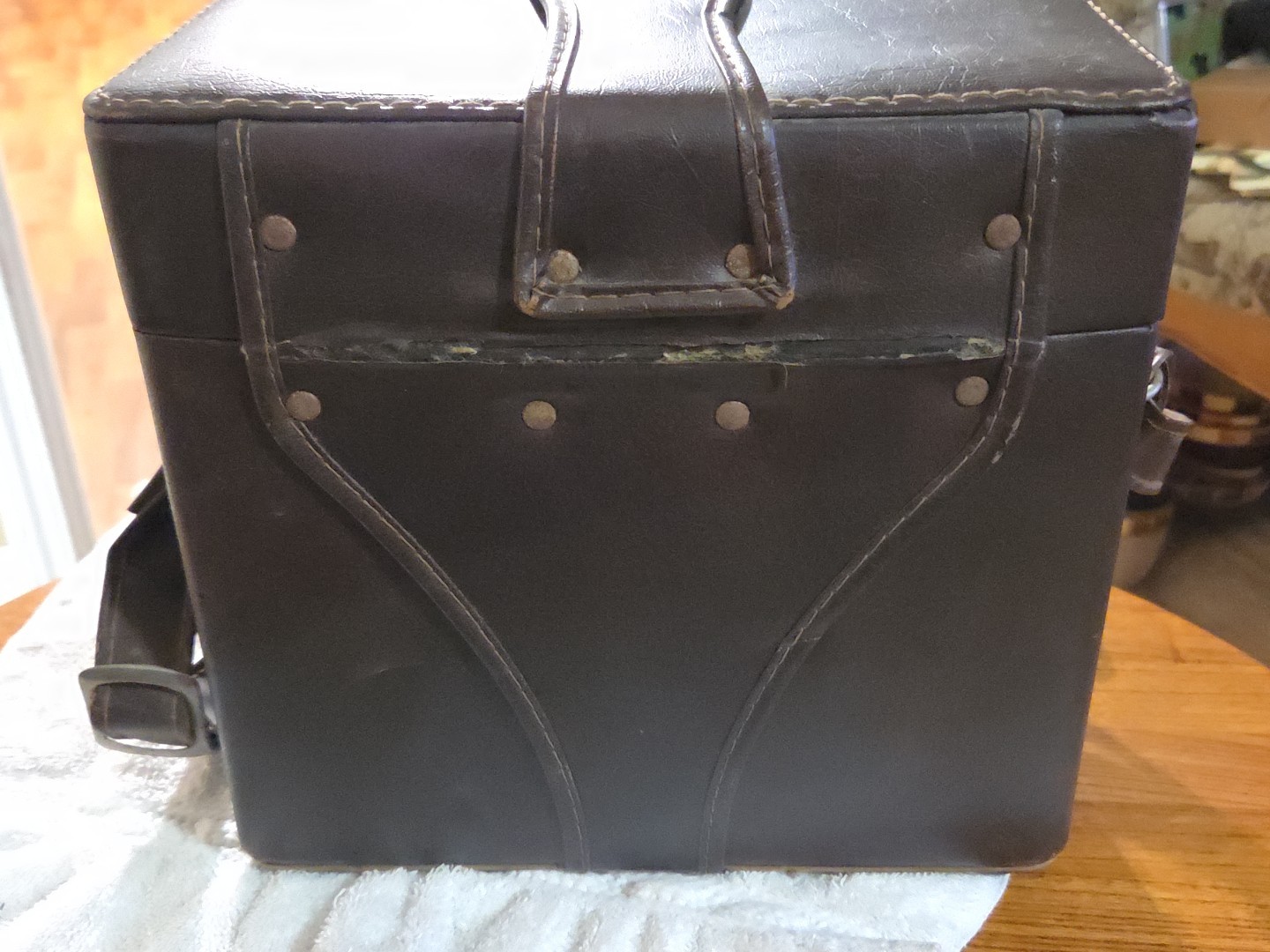 Vintage 1970’s Brown Leather Camera Bag & Camera with Shoulder Strap. 9x5x6.5.