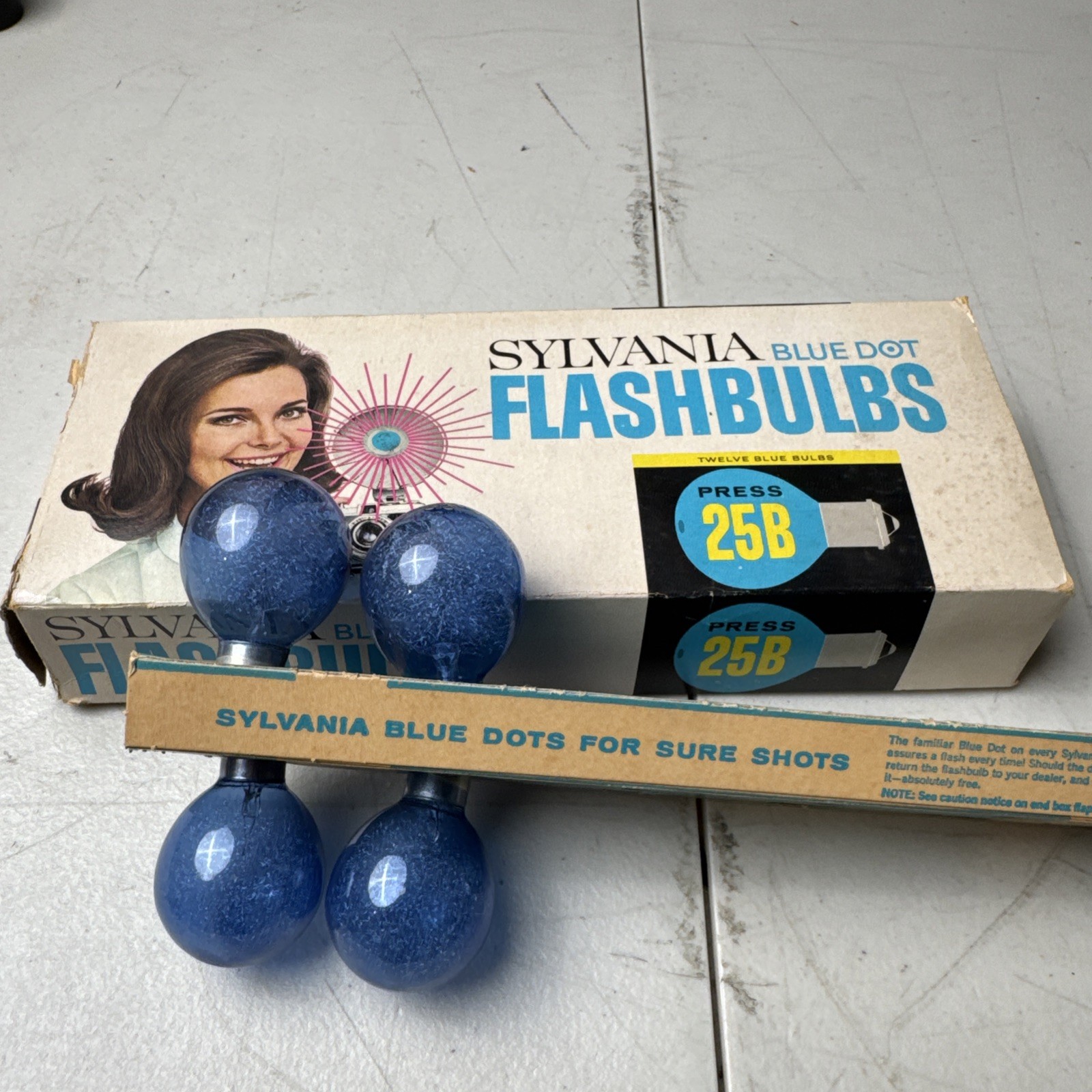 4 VTG Sylvania Blue Dot Flash Bulbs Press 25B for Polaroid Cameras