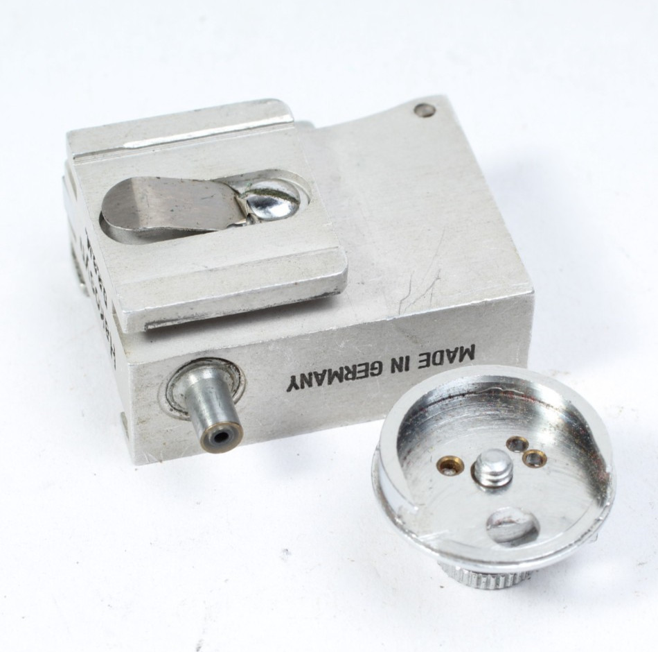 HAKOSYN FLASH SYNCHRONIZER FOR LEICA & RUSSIAN SCREW MOUNT RANGEFINDER CAMERAS