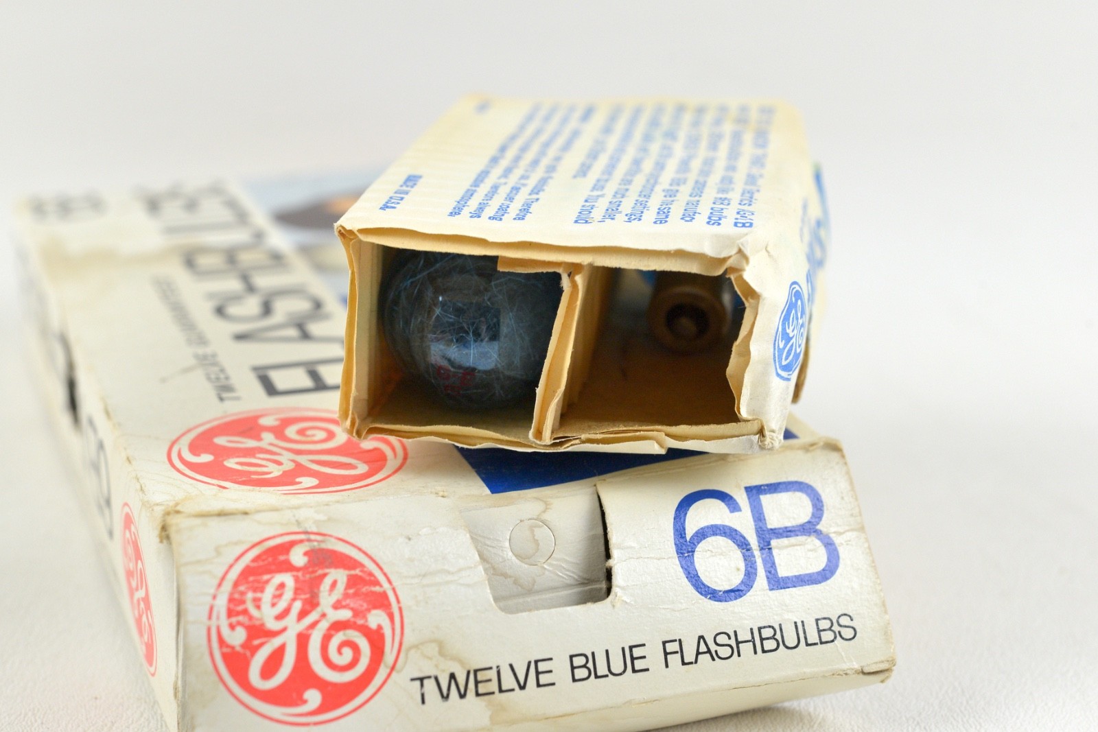 Vintage General Electric GE 6B Blue Camera FlashBulbs 11 Bulbs
