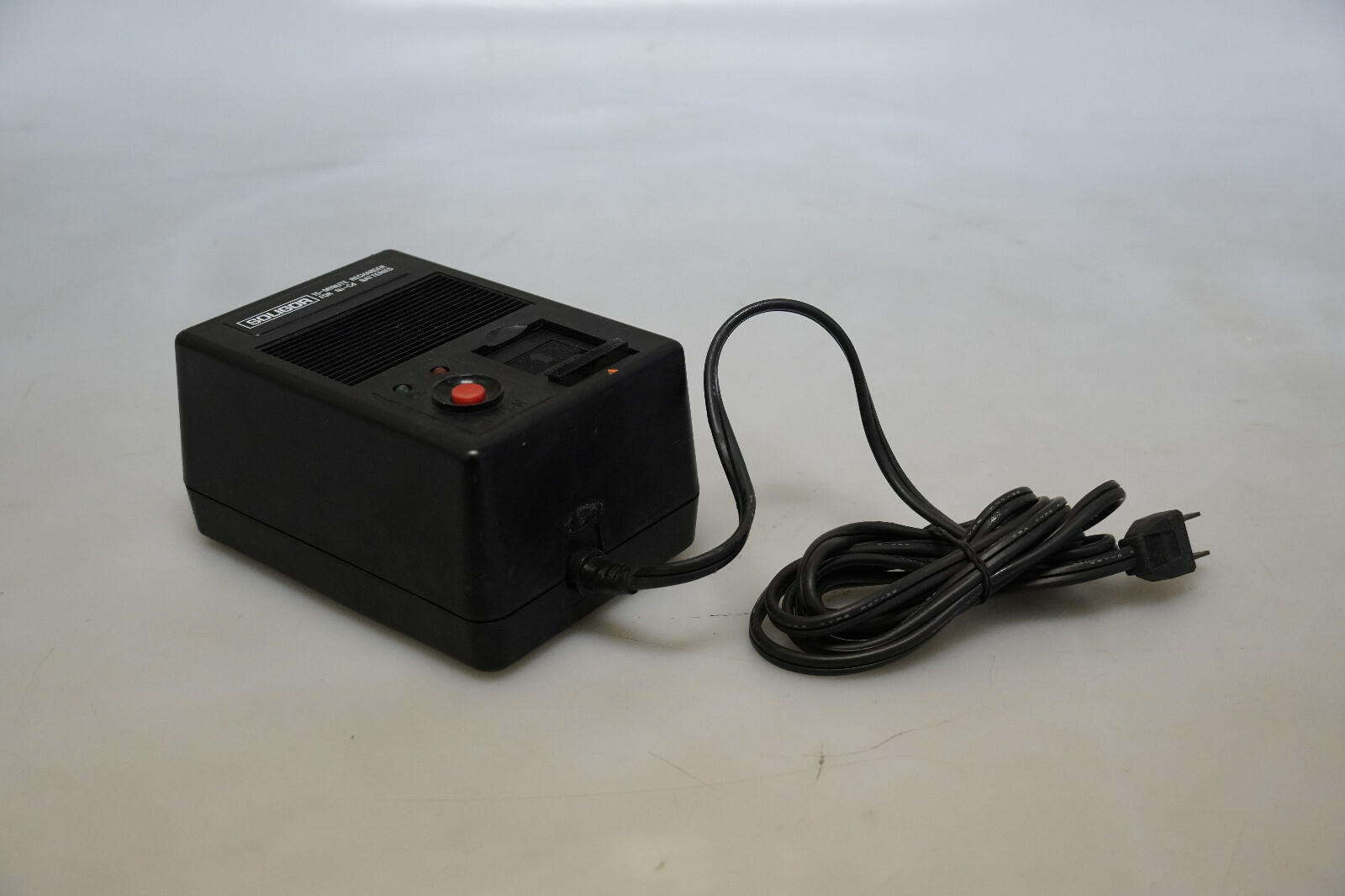 VINTAGE SOLIGOR 15 MINUTE RECHARGER FOR NI-DC BATTERIES