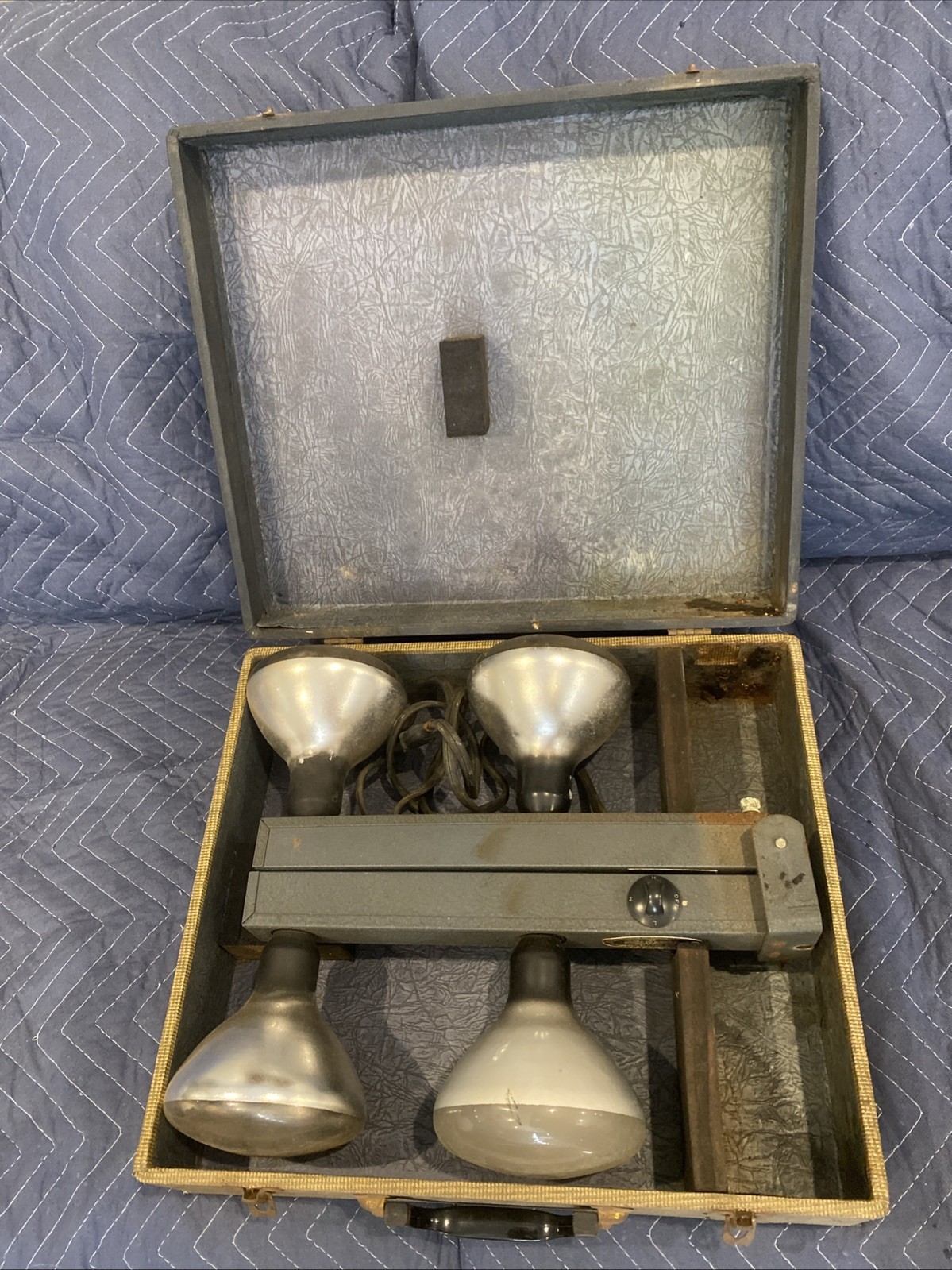 Vintage Crownlite Deluxe Foldmaster Movie Light Bar With Case