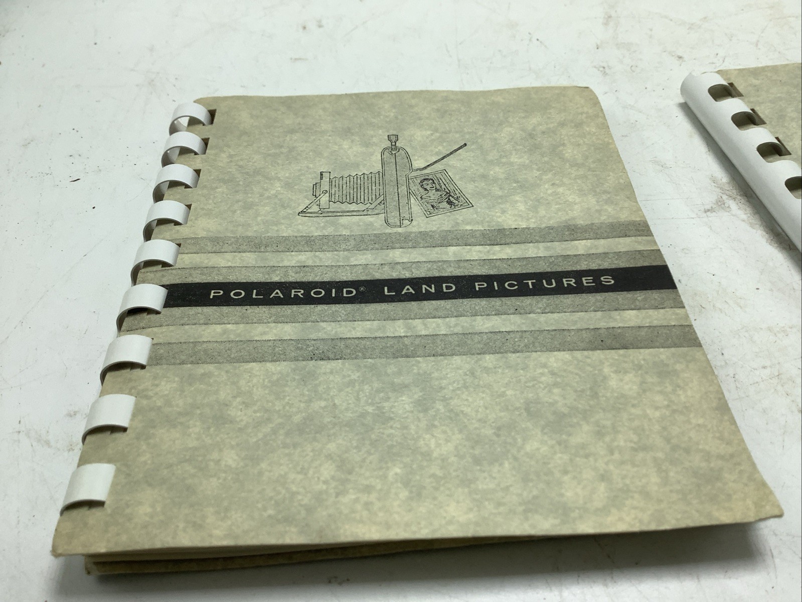 Lot of 2 *VINTAGE* POLAROID LAND PICTURE ALBUM, #1511A – EXCELLENT COND