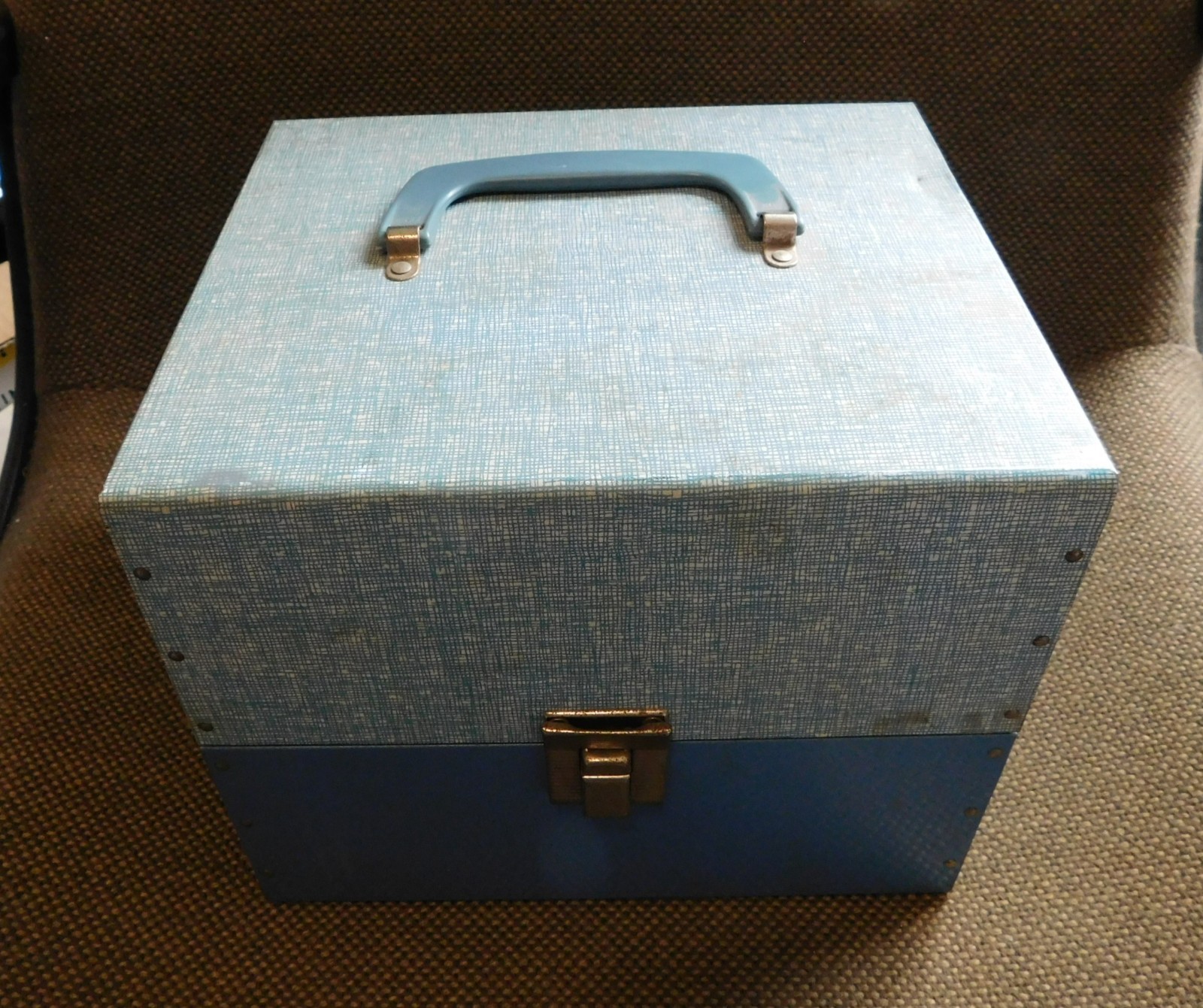 LOT OF 12 DUAL 8 8MM 7″ CANISTERS With CARRYING CASE Korvette Camera Dept
