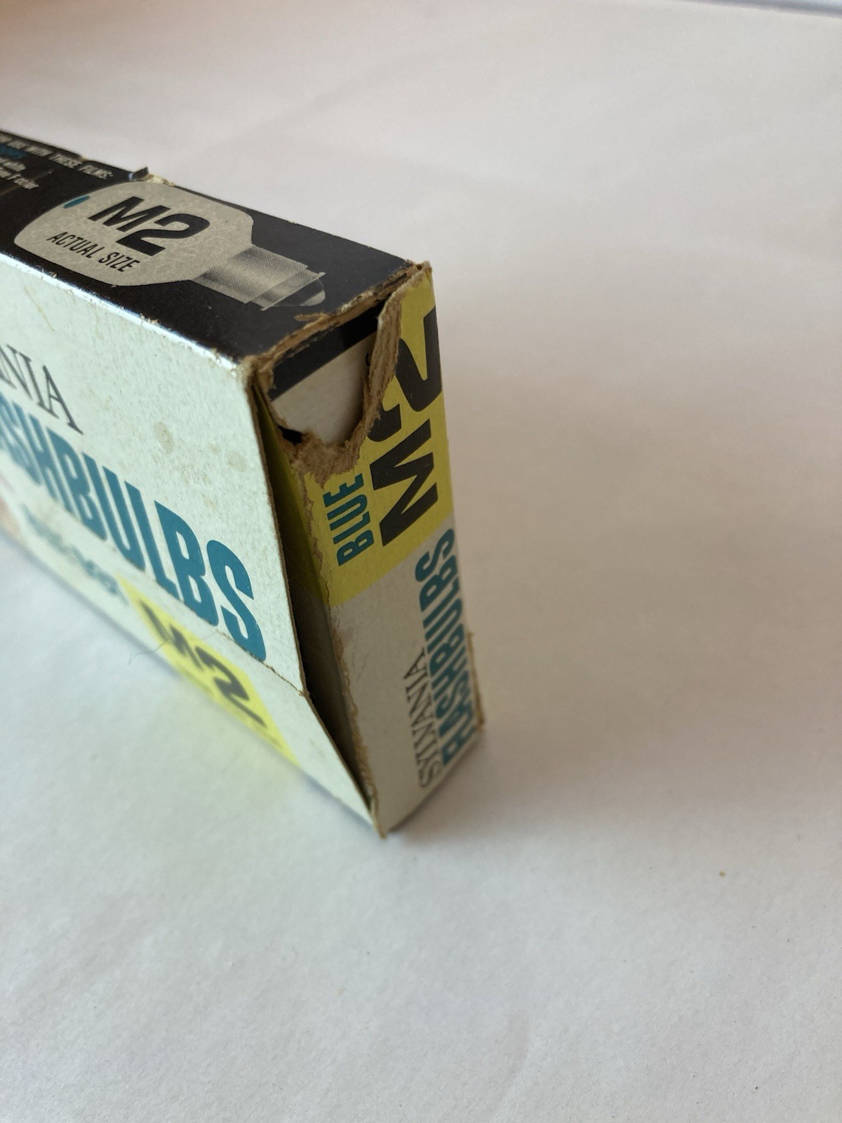 Vintage Sylvania Flashbulbs Blue Dot M2 Open only 8 Bulbs See description
