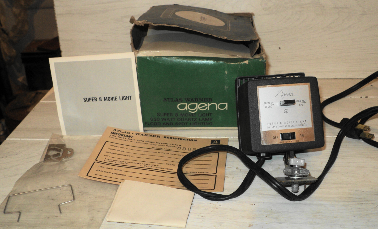 Vintage atlas Warner Agena Supe 8 Movie LIght 650 Watt Quartz Lamp Flood Spot