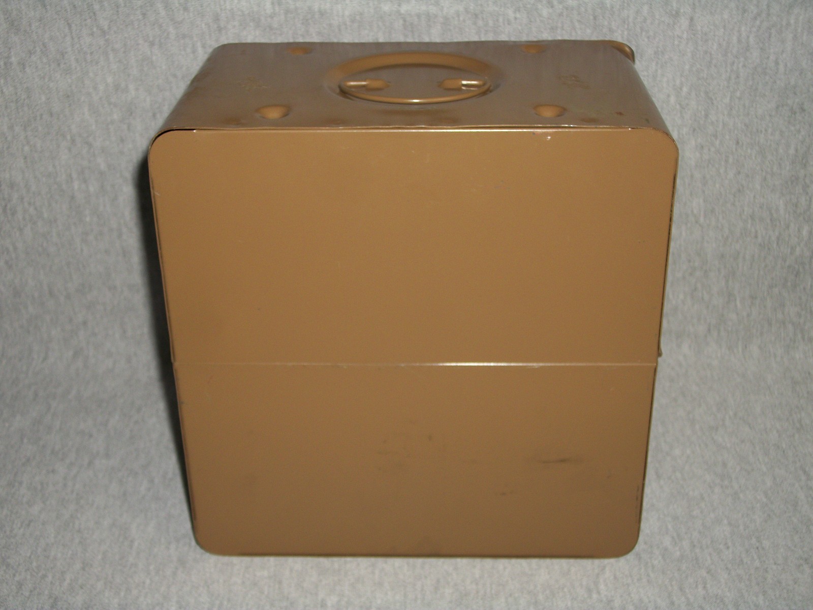 Lot of (6) Vintage 7″ Harwood 8mm Empty Movie Reels with Metal Cans & Metal Case