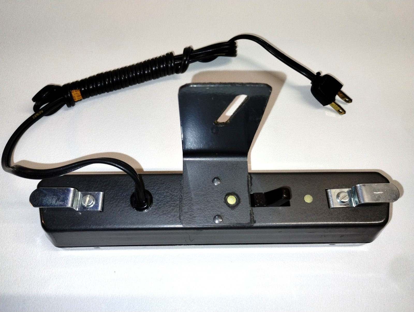 Bell & Howell 10″ Light Bar, Hammer Tone Dark Gray , Great Condition, Works.