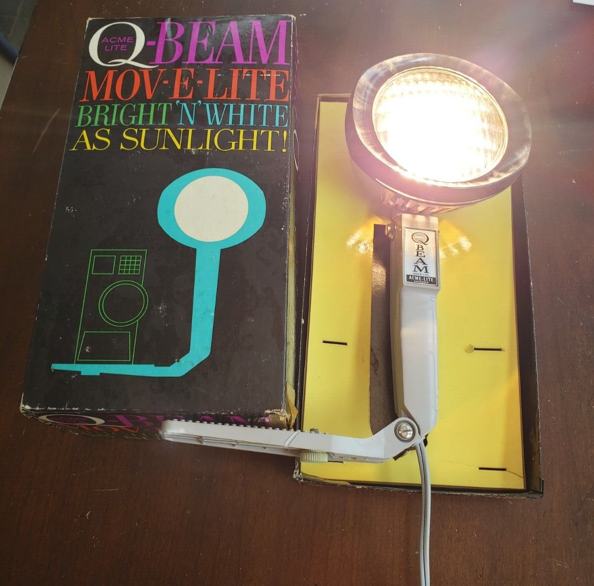 Vintage Acme Lite Q-Beam Mov-E-Lite “Bright ‘N’ White As Sunlight” Model DXK