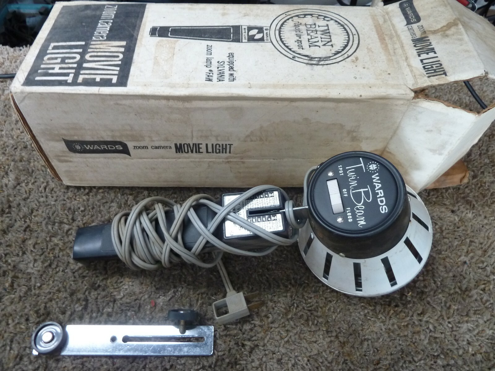 WARD MOVIE LIGHT TWIN BEAM FLOOD OR SPOT 67-3284 VINTAGE WORKS