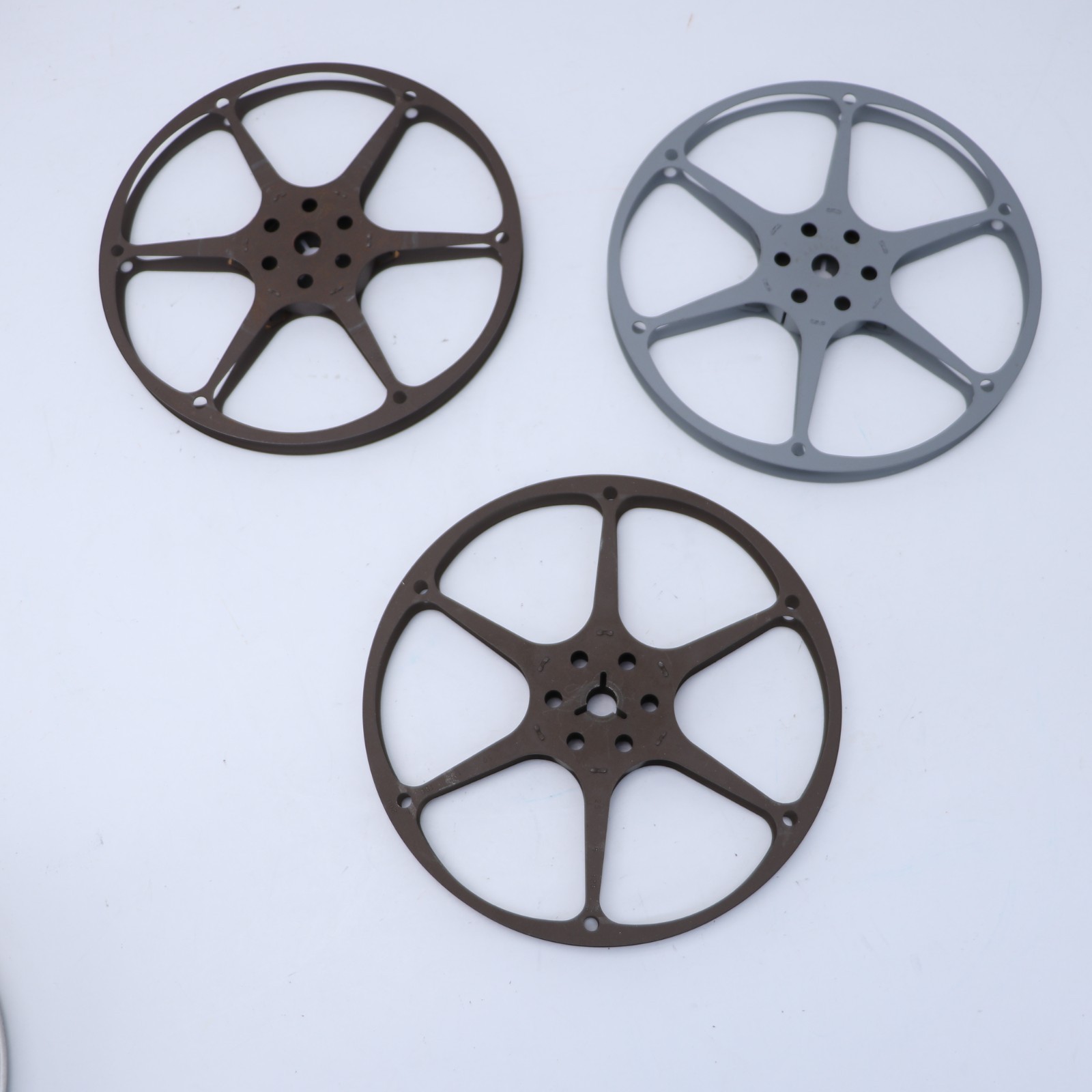 Vtg Lot 7 Sets Film Canister Cans + Take Up Reels Bell + Howell 5″ Reel 200′ 8mm
