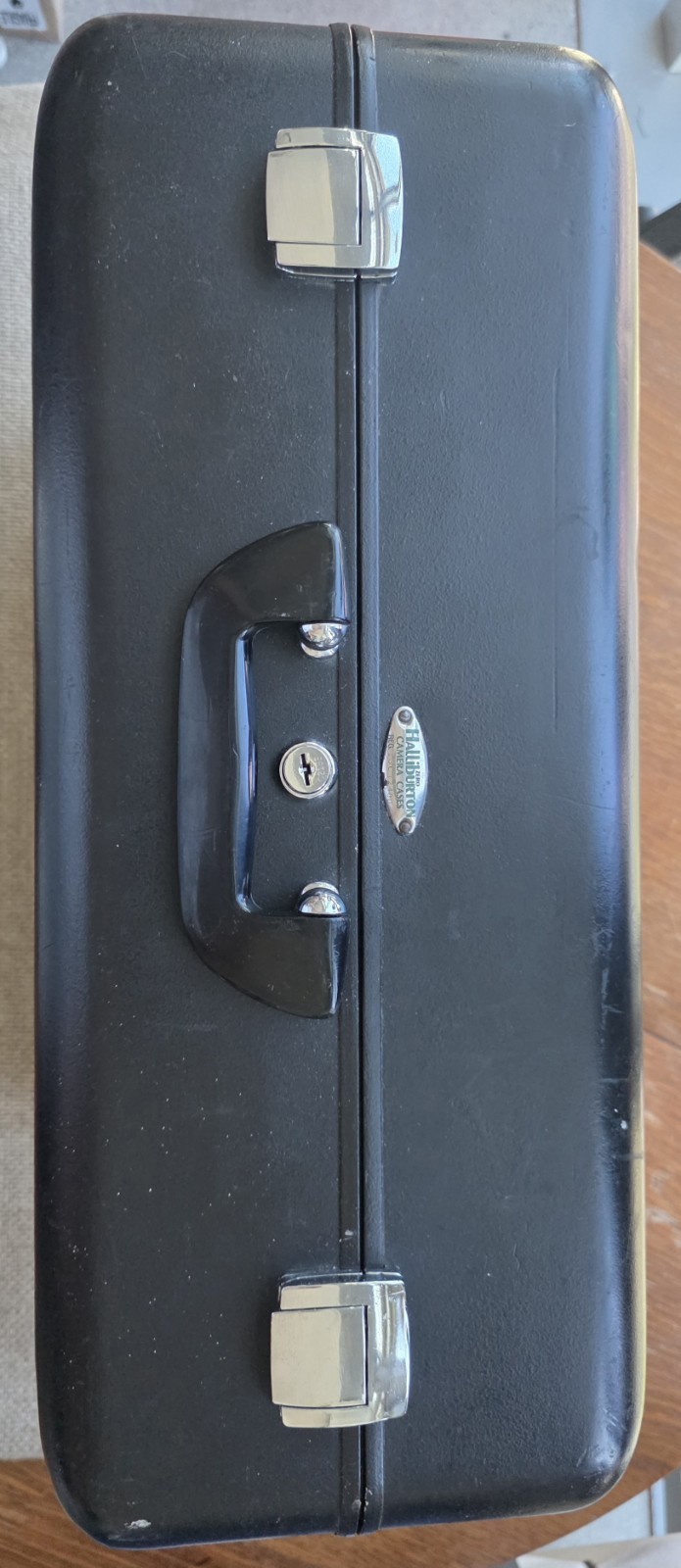 VINTAGE HALLIBURTON Black Metal CAMERA CASE Green Label Key Lock 20x17x7 Foam
