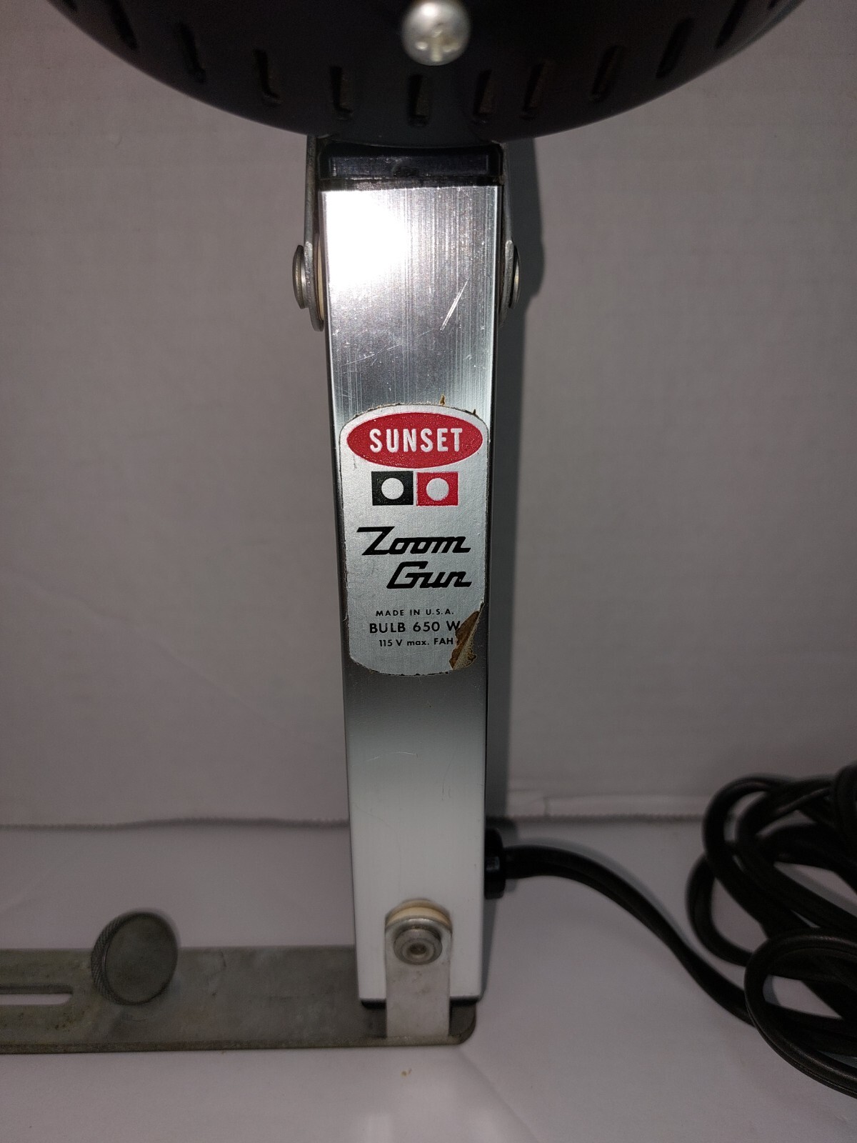 Vintage Sunset Zoom Gun Movie Light Camera Flash 650 Watt Bulb Made in USA