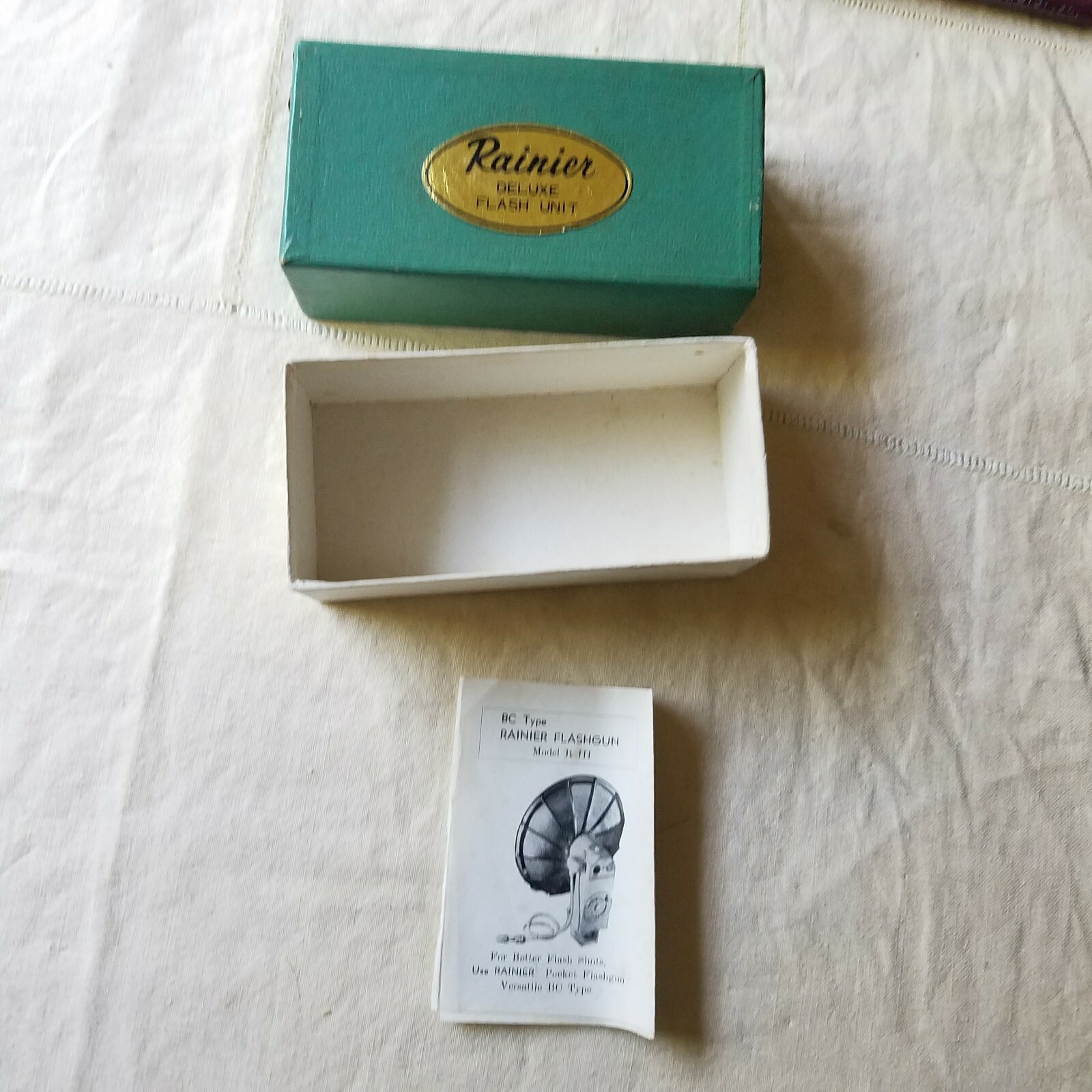 Vintage Rainer Flashgun Unit R111 R III Green Box and Instructions only