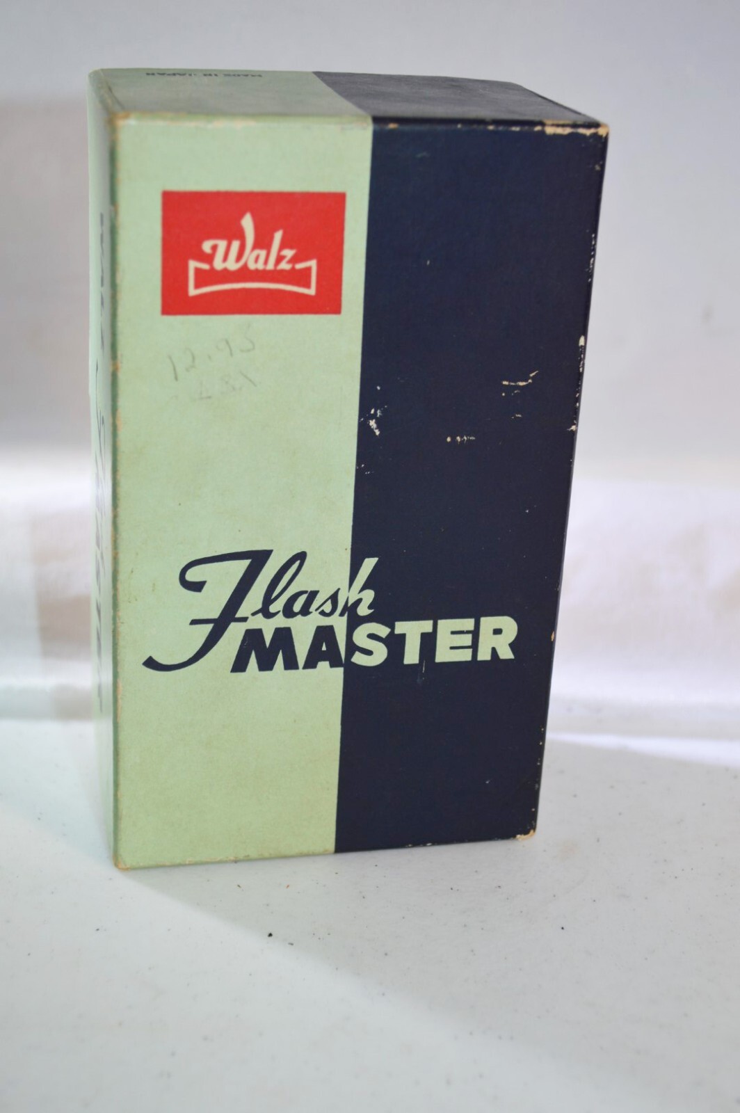 Vintage Waltz Flash Master Collapsible Bulb Flash Unit w/Bulb