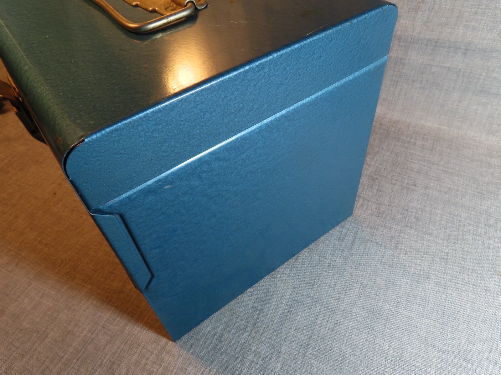 Vintage LOGAN Super 8 Film Can Storage Case – Blue Metal – Nice Condition