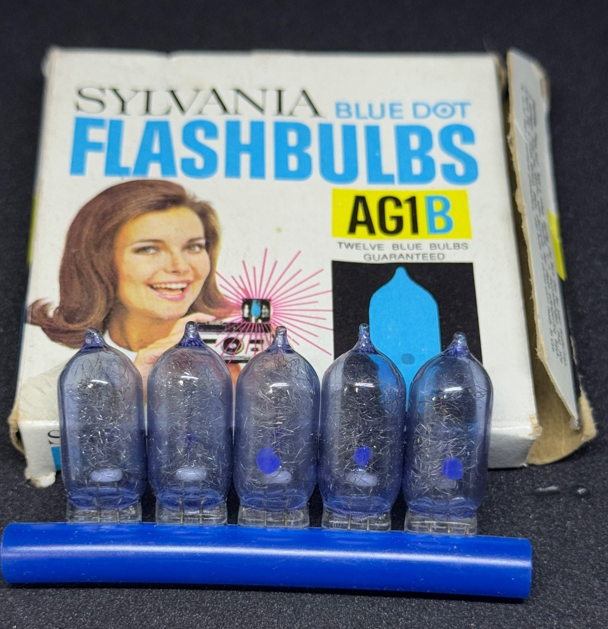 Vintage Slyvania Flashbulbs AG1B Blue Dot x5
