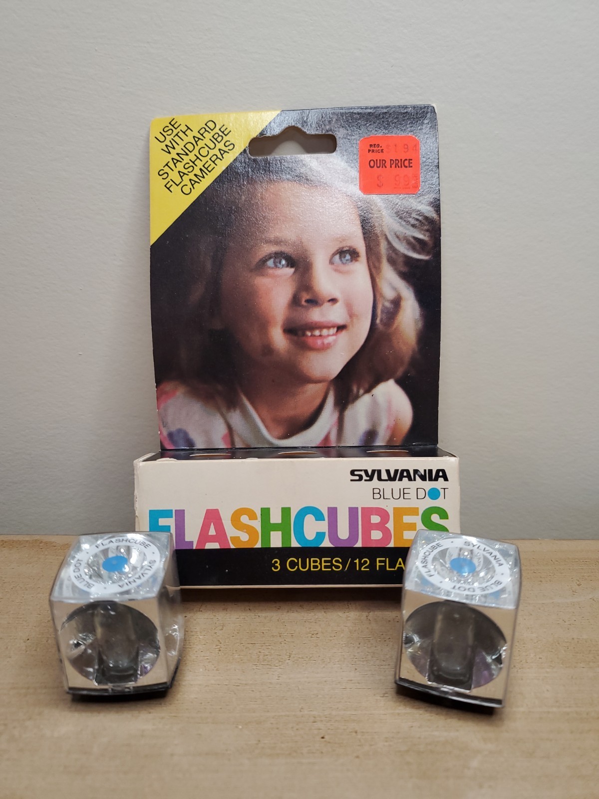 Vintage Sylvania Flash Cubes Blue Dot Flashcubes 2 Cubes – 8 Flashes