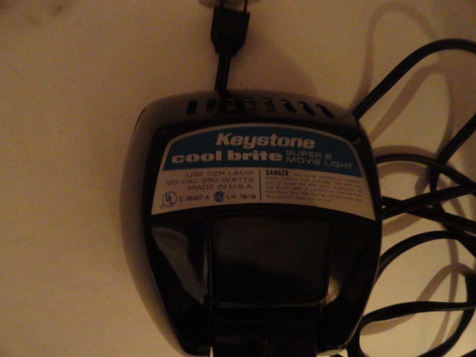 VINTAGE – KEYSTONE COOL BRITE MOVIE LIGHT – FOR SUPER 8 CAMERAS – IN BOX WORKING