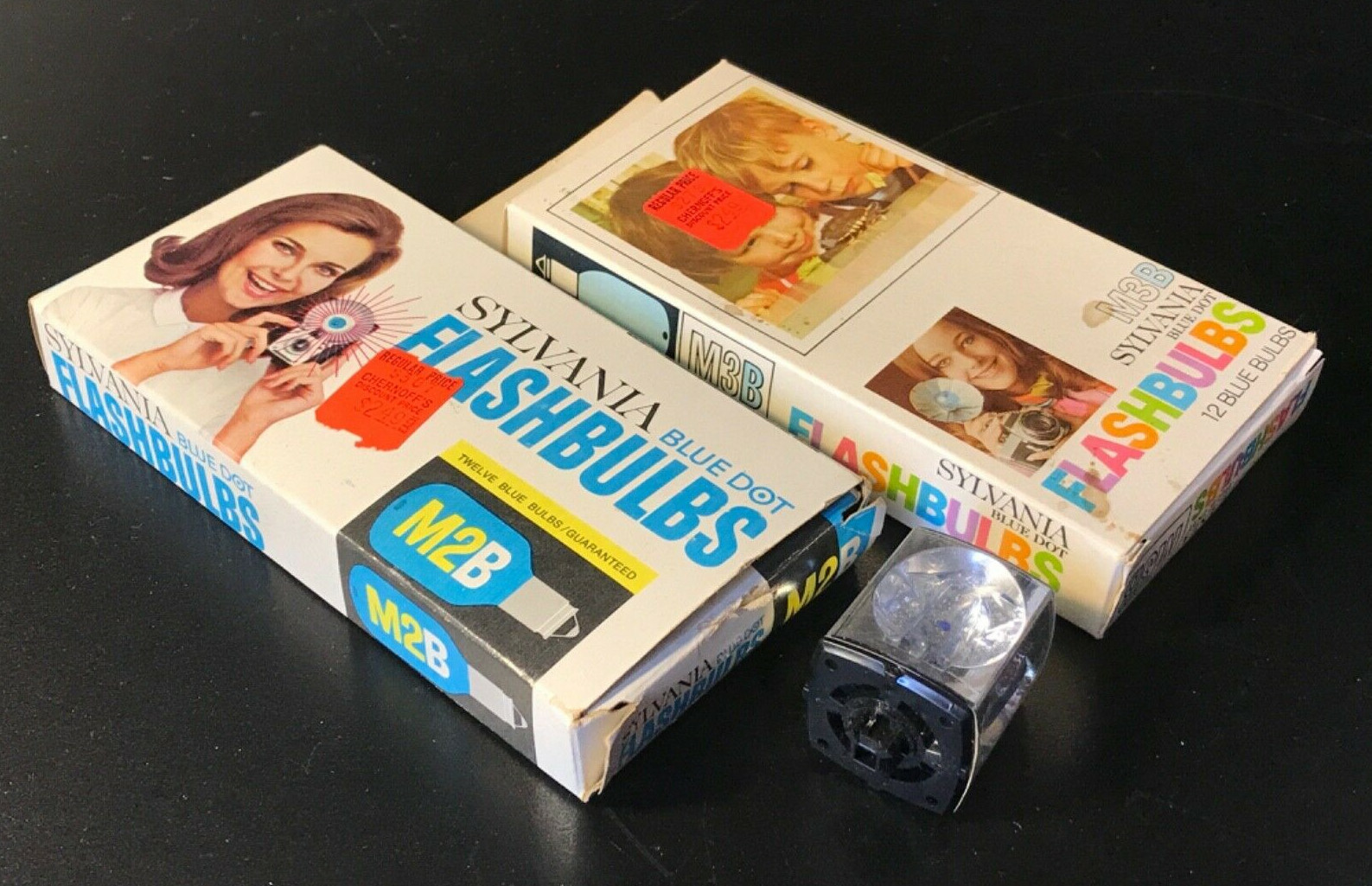 Vintage Sylvania Blue Dot Flashbulbs M2B M3B – 2 ORIGINAL PACKAGES & 19 BULBS!