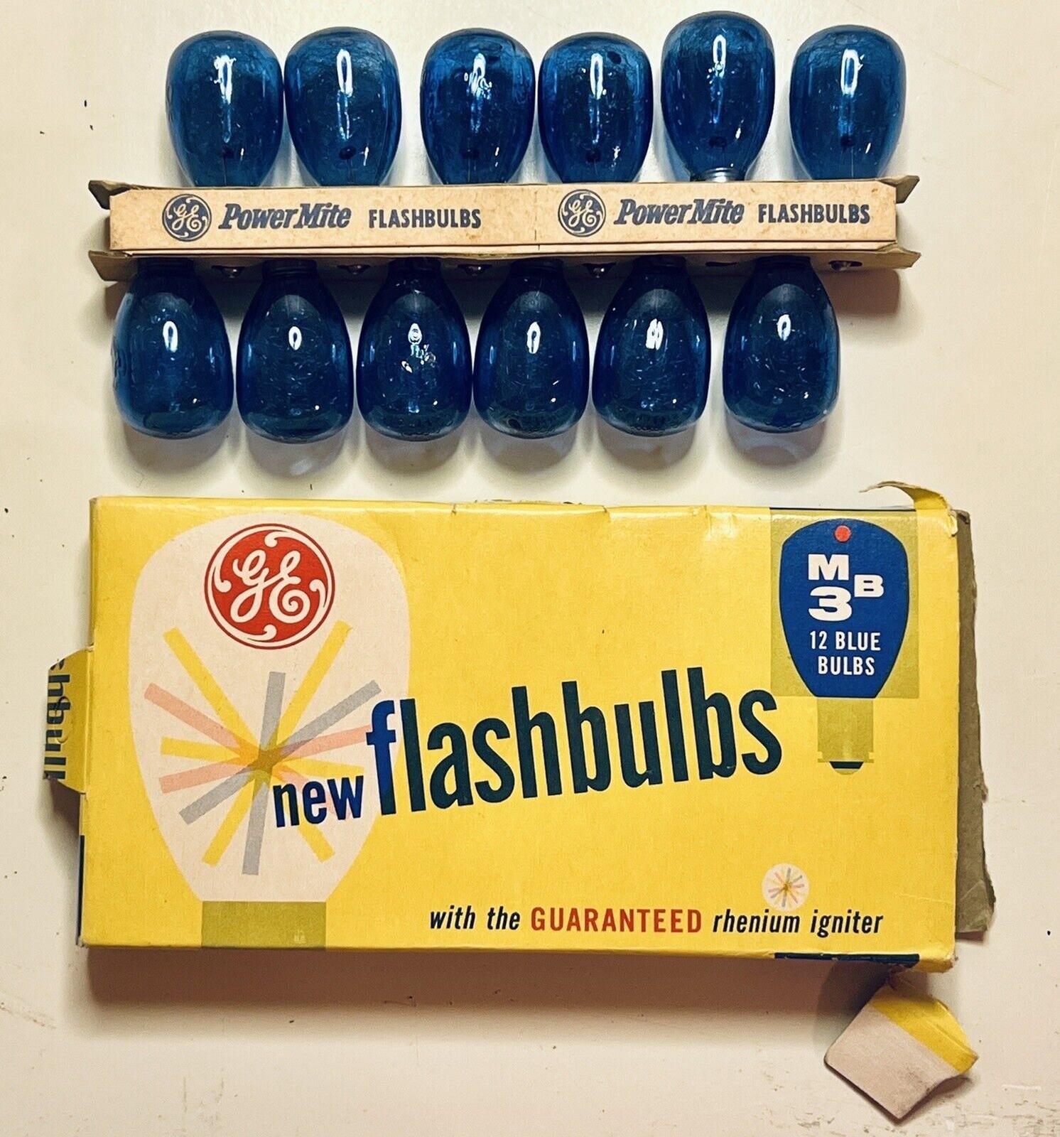 General Electric GE M3B Twelve 12 Blue Rhenium Flashbulbs — Original Box NOS