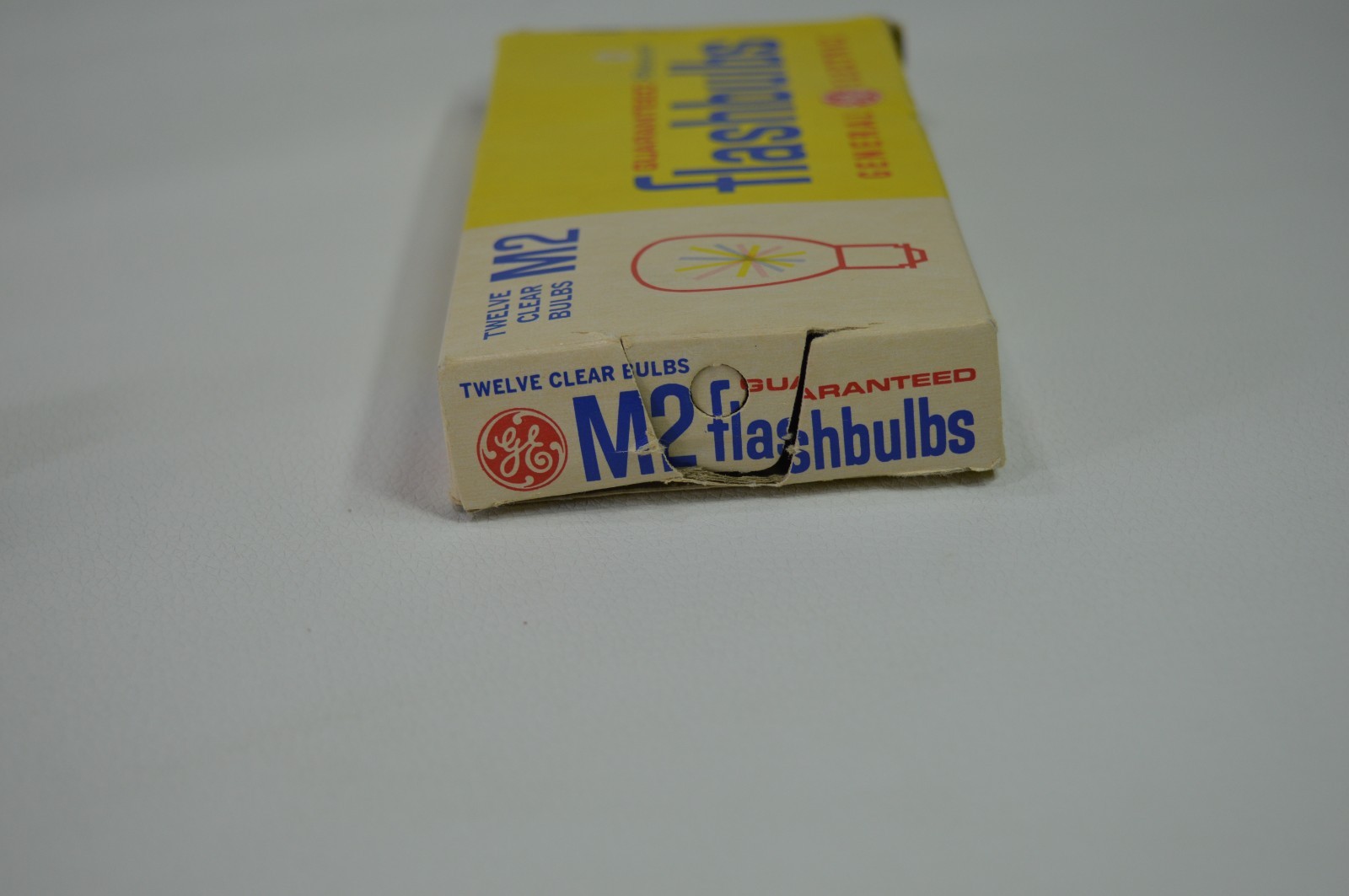 M2 and M2B Flash Bulbs Lot of 14 GE General Electric Power Mite Vintage