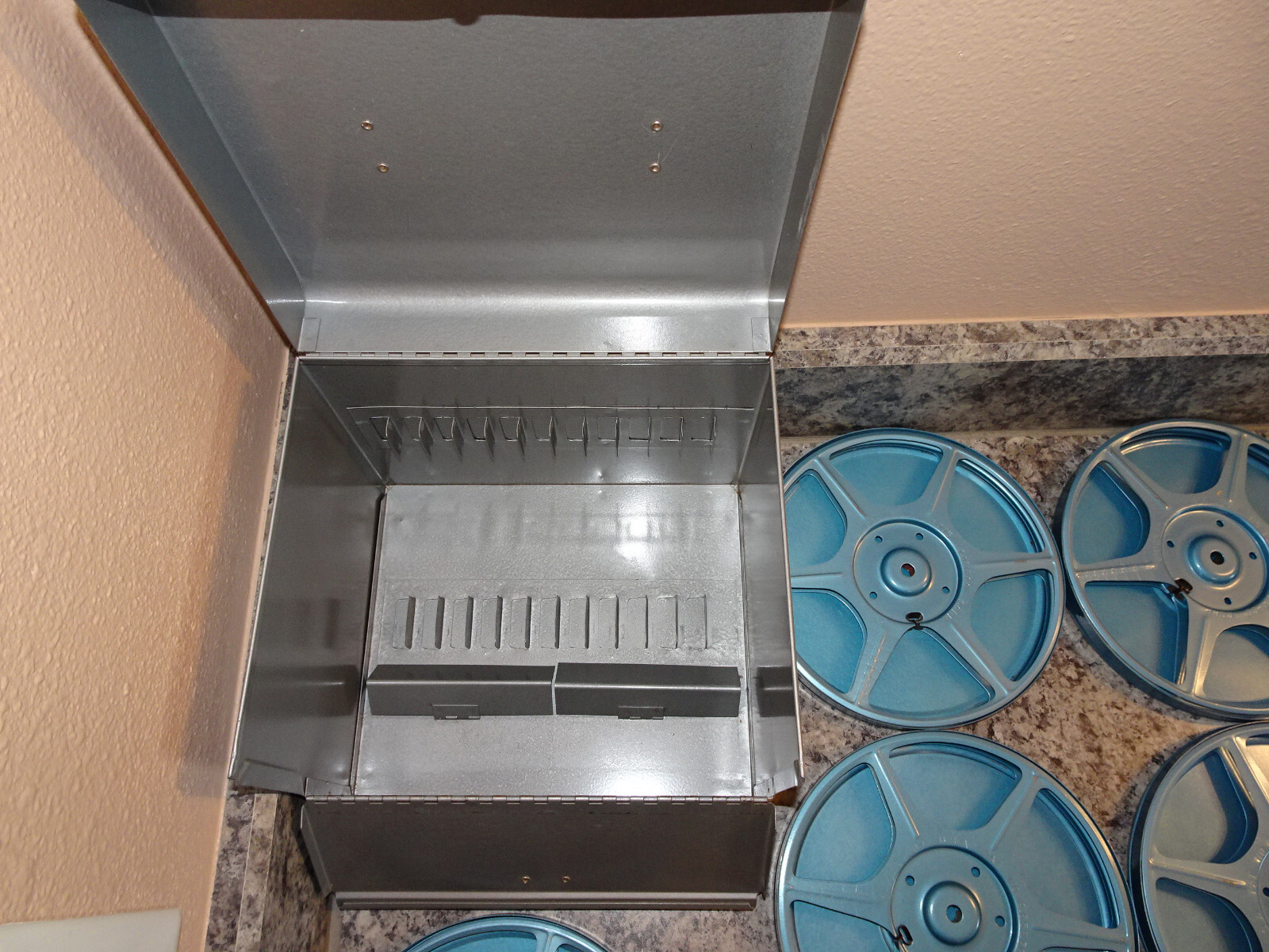 LOT OF 11 Compco Corp Chicago USA 400ft 7″ Metal Film Movie Reel W/ STORAGE *