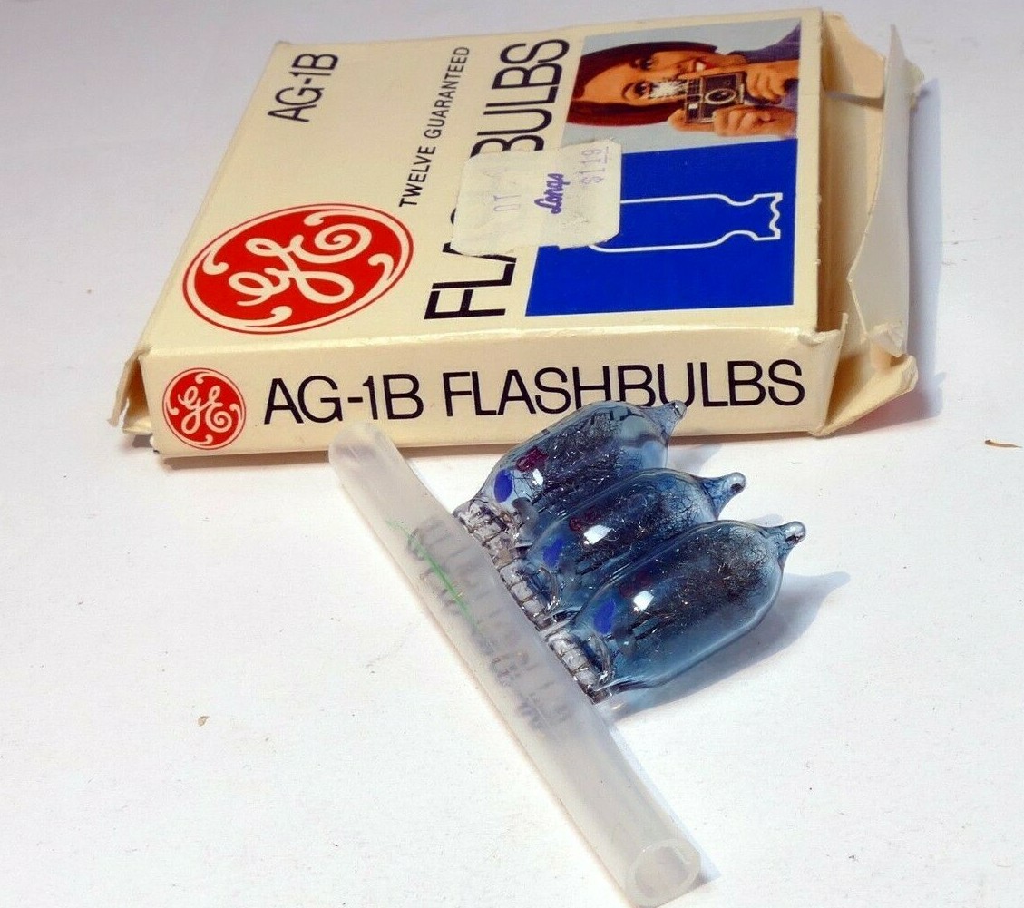 GE Flashbulbs Blue Dot # AG1B 3 Bulbs unused Vintage