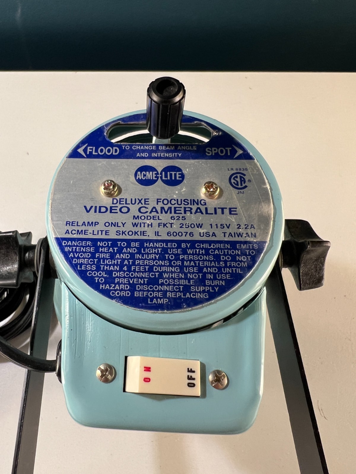 Vintage ACME-LITE MANUFACTURING CO. DELUXE FOCUSING Video CAMERALITE MODEL 625