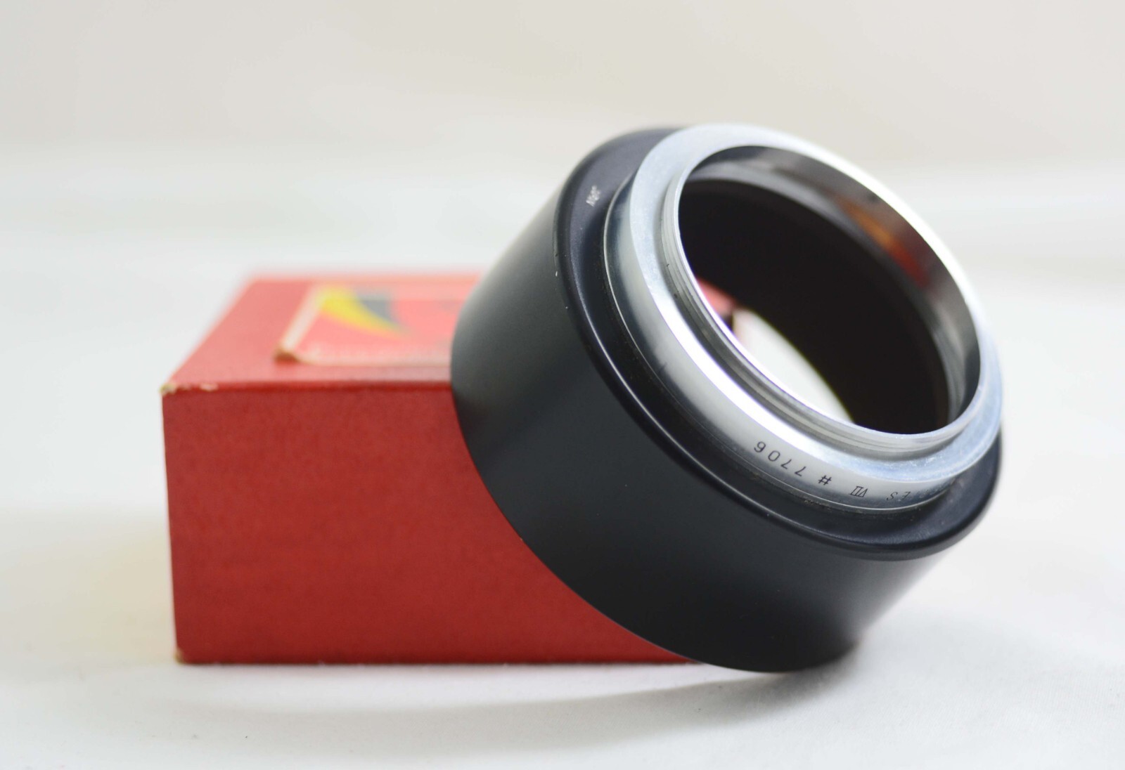 VINTAGE AETNA SERIES VII METAL CAMERA LENSHOOD WITH 49MM ADAPTER RING (MINT)