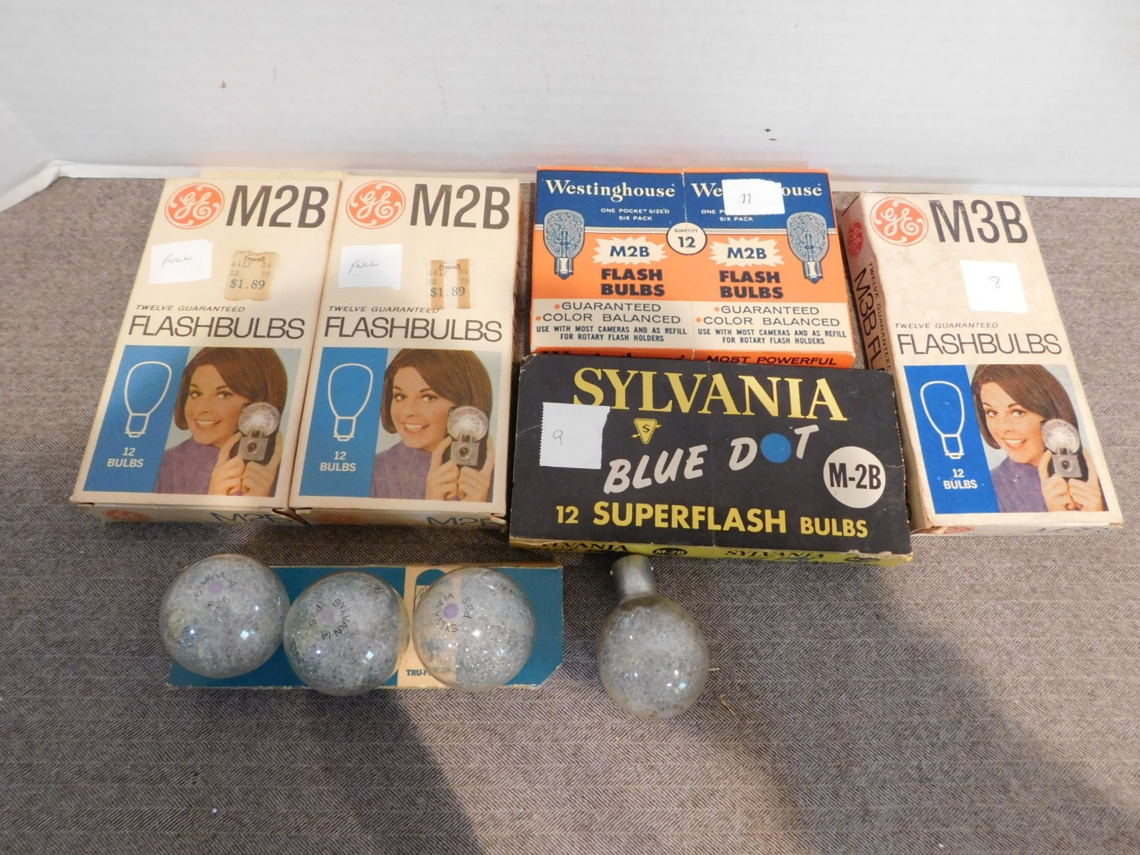 Lot Of M2B & M3B Camera Flashbulbs 52 Bulbs