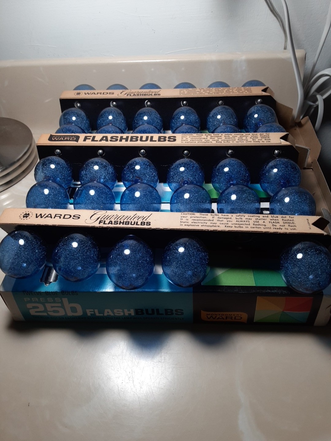 3 packs Vtg Montgomery Ward No. 67-3126 Press 25B blue flashbulbs 35 bulbs