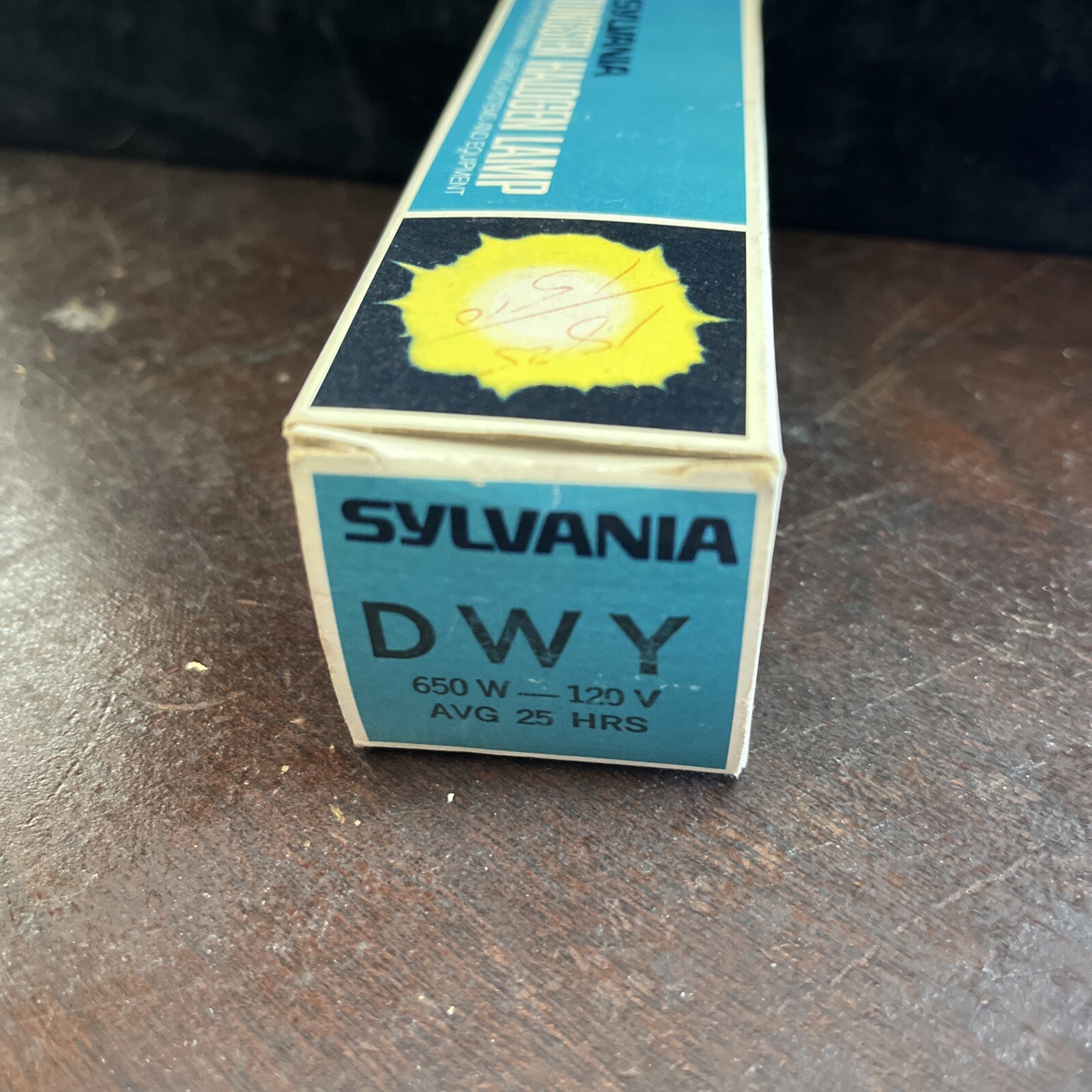 Sylvania 650 W 120 V Projector Lamp Type DWY Bulb Professional Lighting