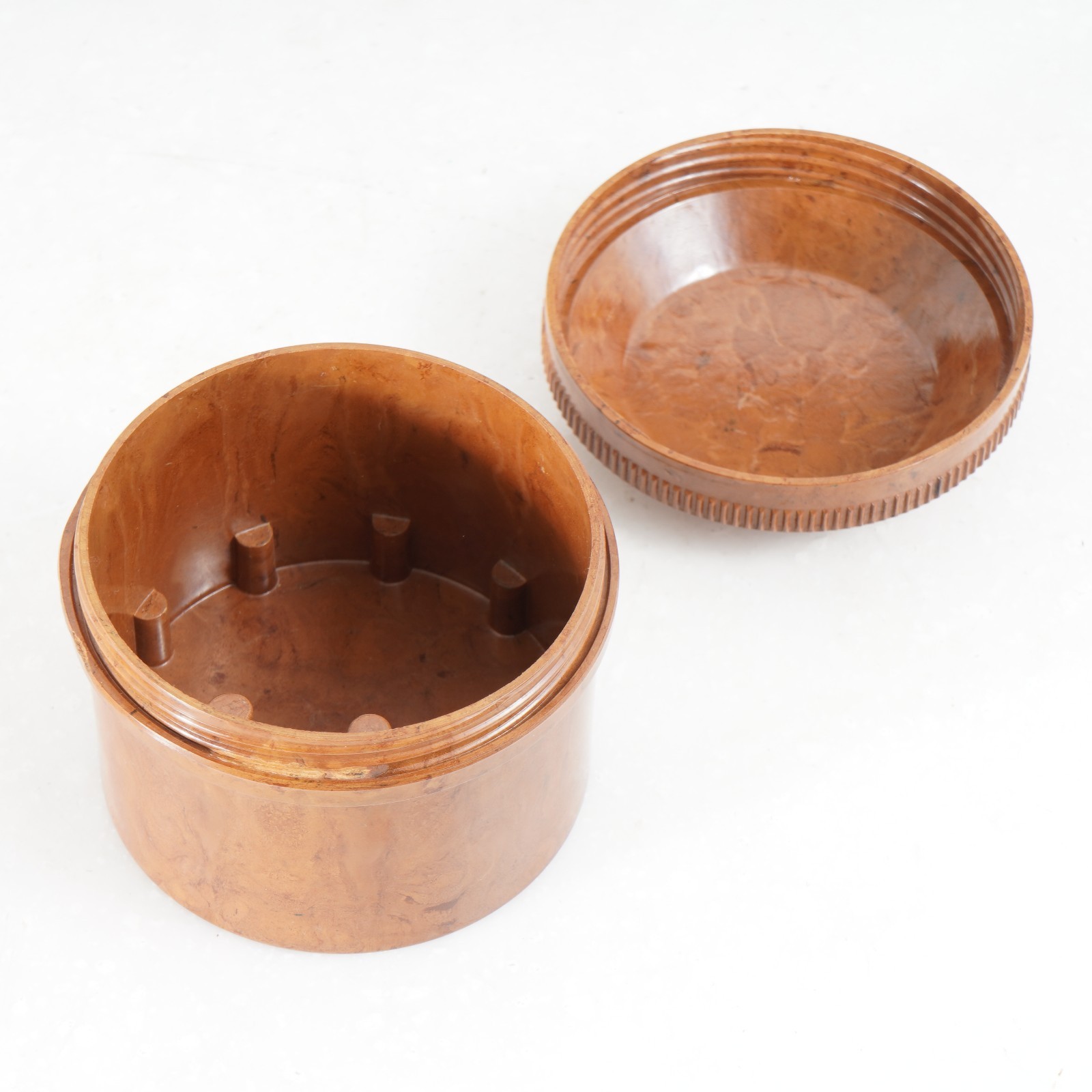 :[RARE – MINT] Leica Brown Bakelite Lens Case for Summar 50mm f/2 & Elmar f/3.5