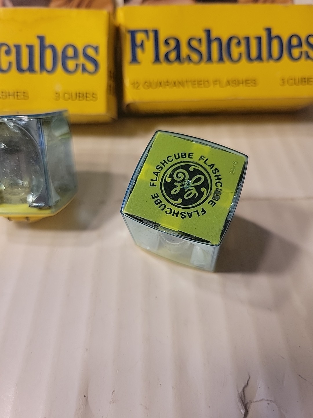 flash cubes 8 cubes vintage Ge fits many Cameras