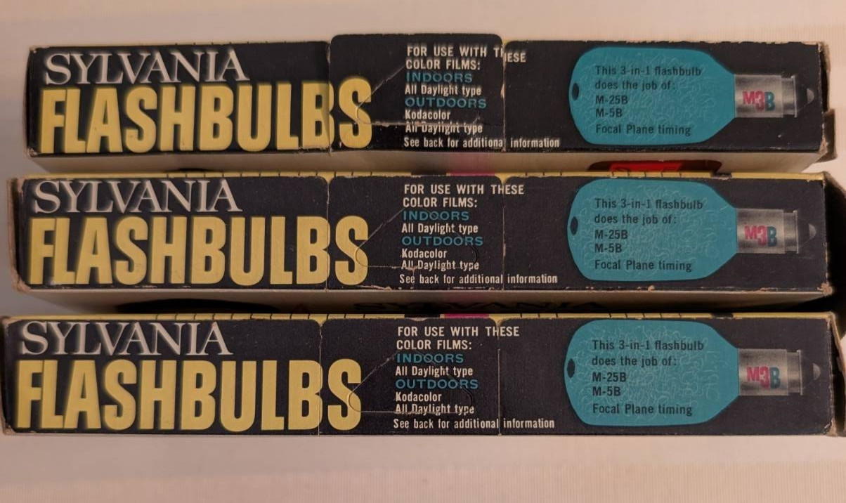 3 Boxes Sylvania Blue Dot Flash Bulbs M3B 12 Blue Untested – 2 full; 1 partial