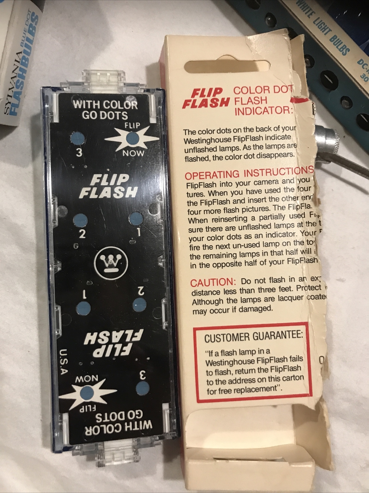 Vintage 48+ Sylvania Blue Dot Flash M2B 4 Magicubes W. House Flip Flash Bulb Lot