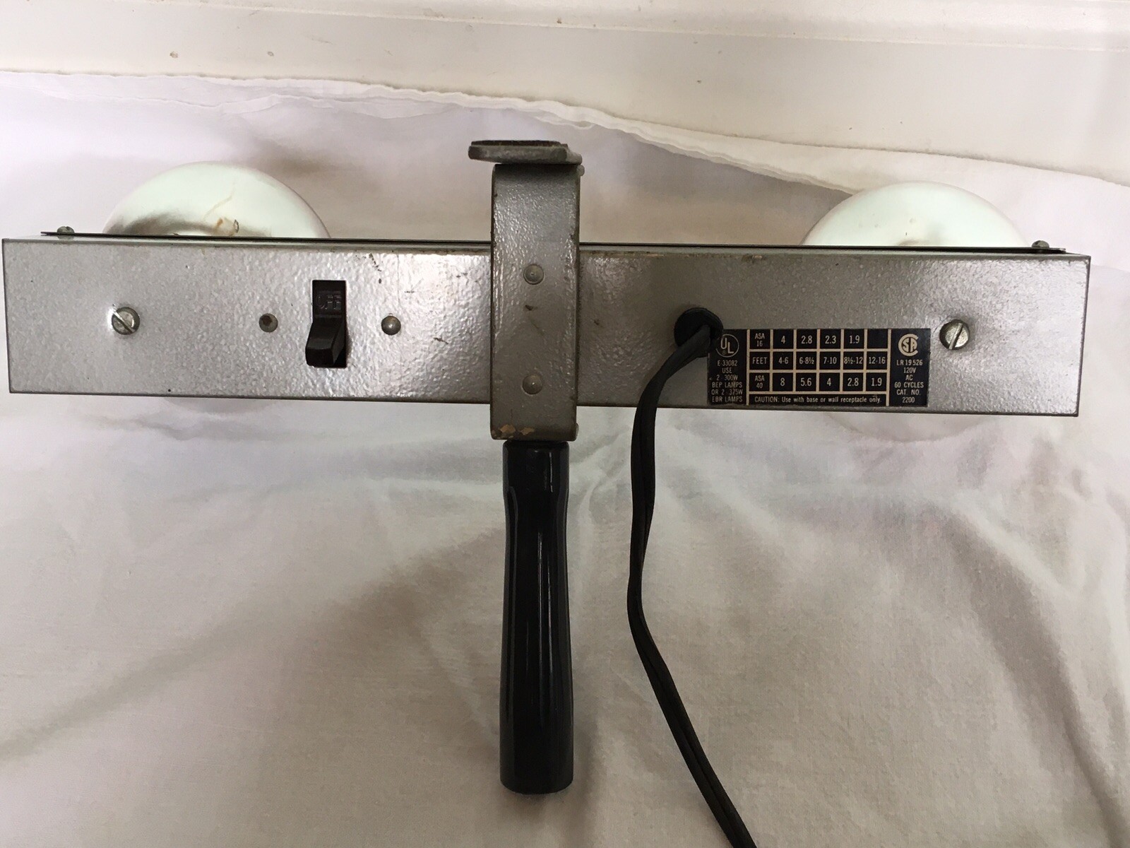 VTG WORKS GREAT! Holiday Movie Camera Light Bar Cat. No. 2200 – 3 BULBS INCLUDED