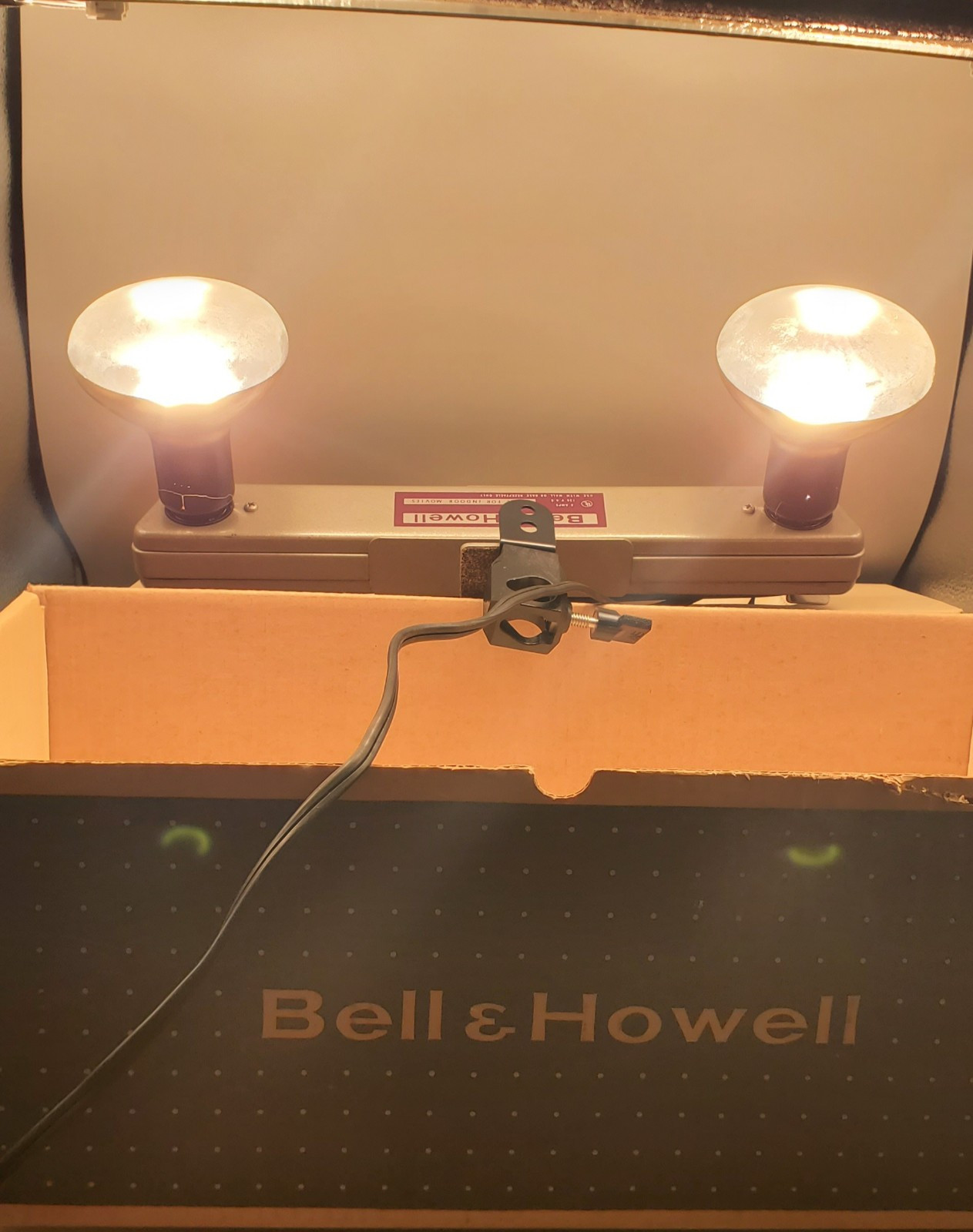 Vintage Bell & Howell Indoor Movie Photography Light Bar Including 2 Photo Bulbs