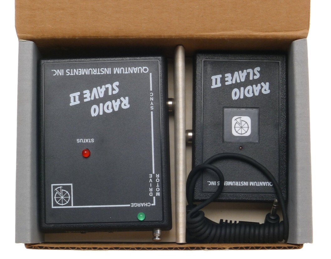 RADIO SLAVE II REMOTE CONTROL FOR CAMERA AND FLASH UNITS QUANTUM INSTRUMENTS BOX