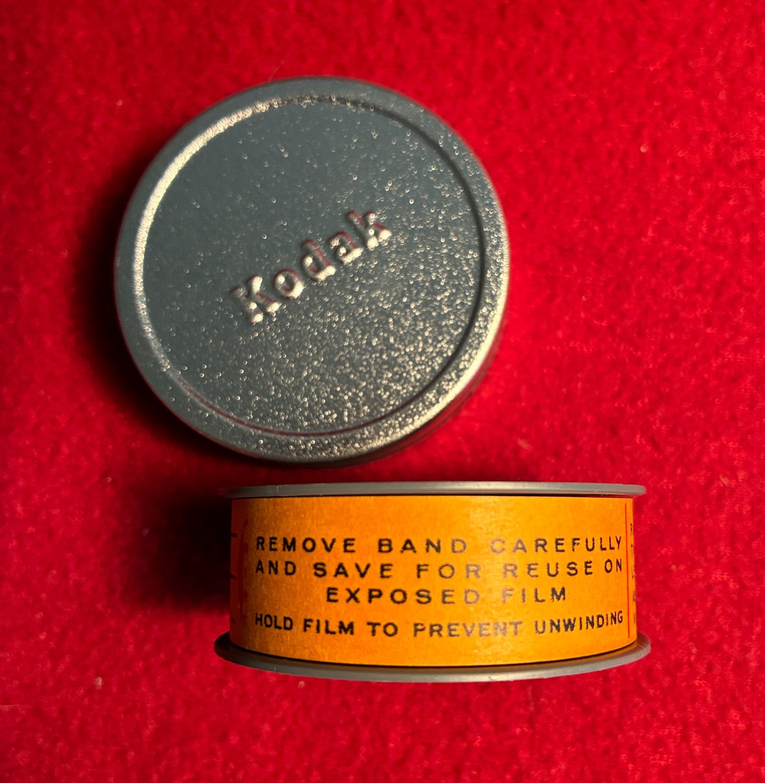VINTAGE! 1950s Kodak metal canister tin with new reel roll of 8mm film (R-140)